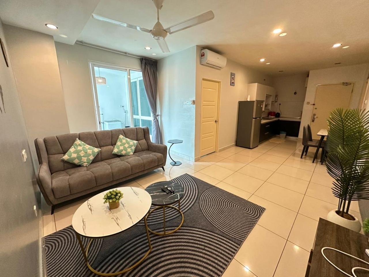 High-Floor Seaview Modern Suite 2BR Condo Next to Gurney & Georgetown Mansion one 26