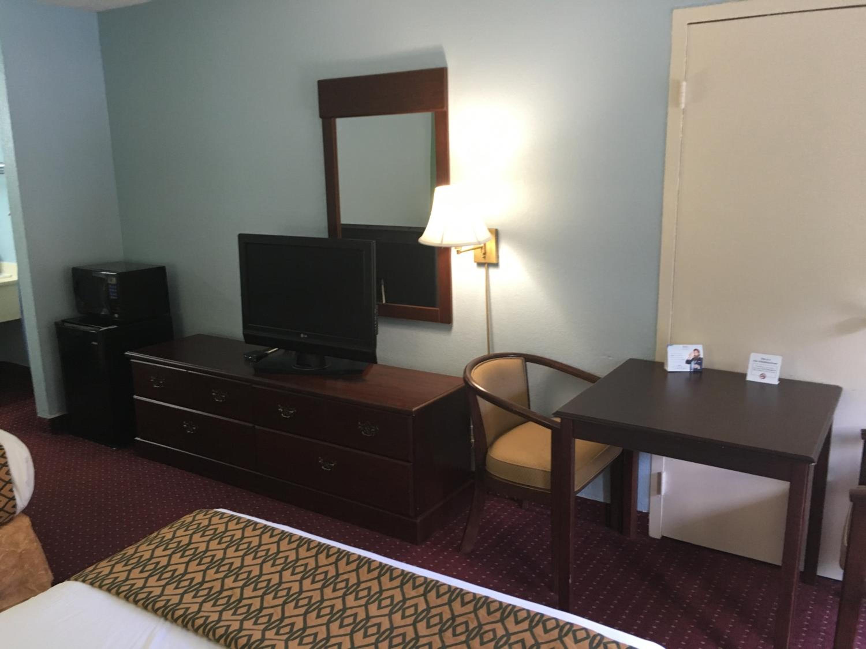 Days Inn by Wyndham Lavonia - Property Image 4