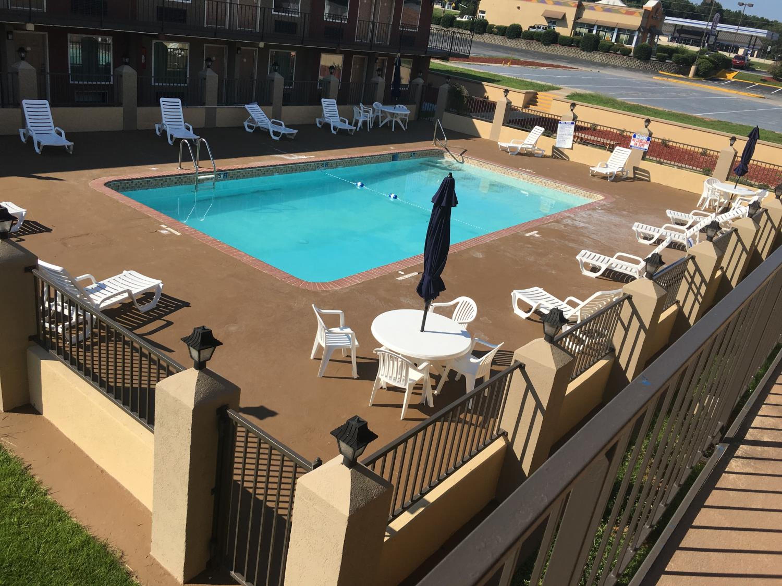Clemson Vacations - Days Inn by Wyndham Lavonia - Property Image 3