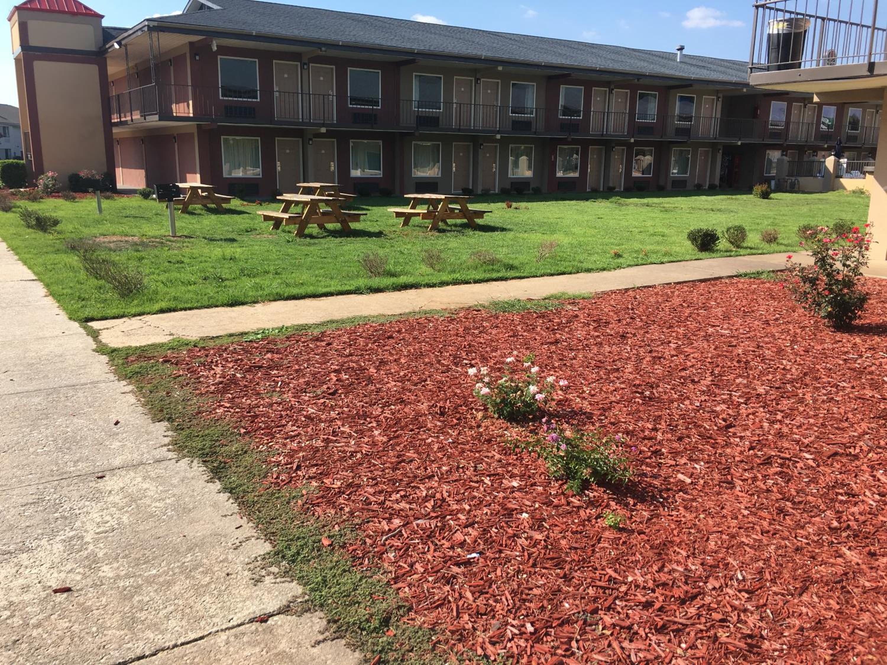 Days Inn by Wyndham Lavonia