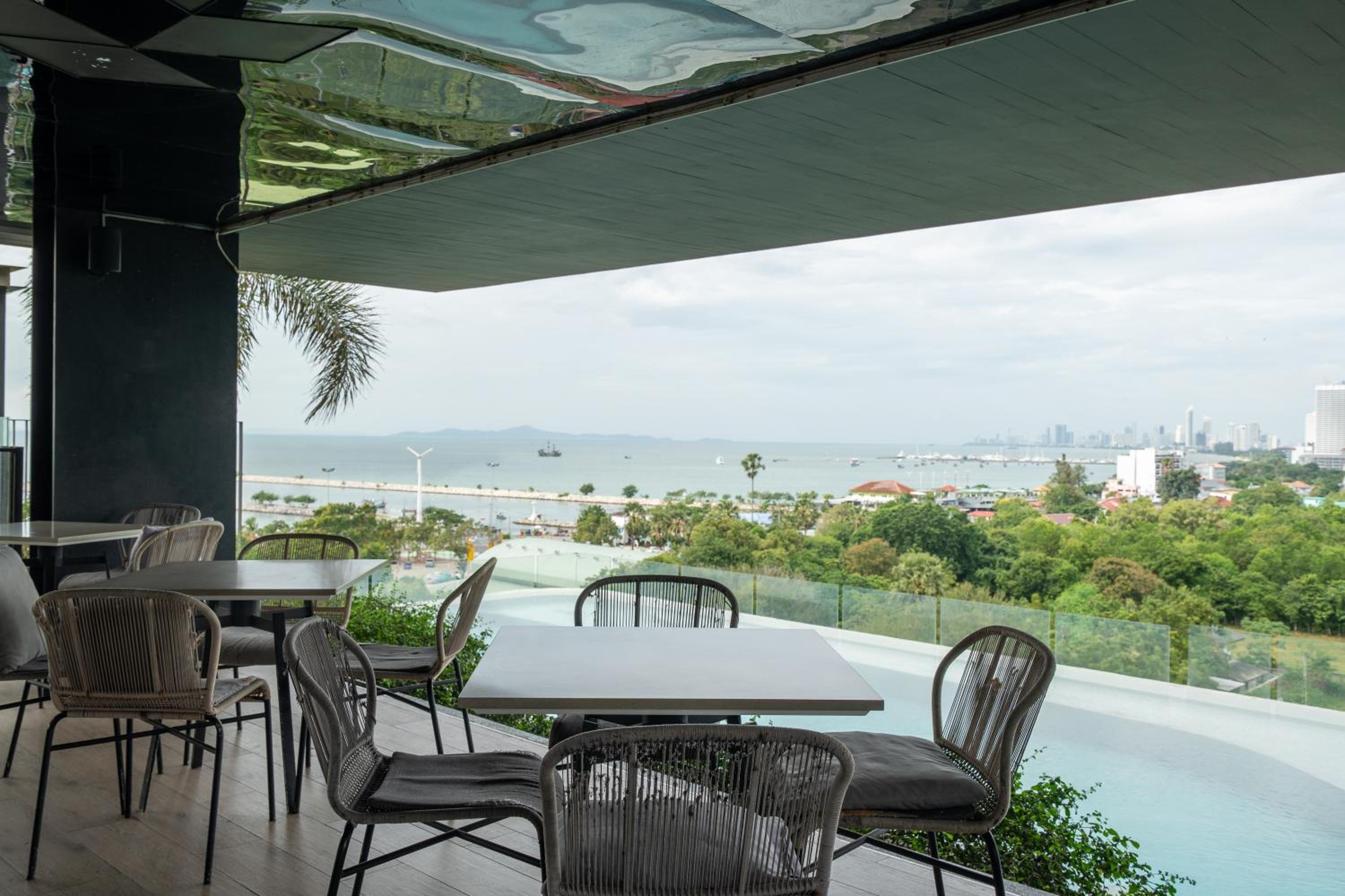 Seaphere Residence by Prop Hopper
