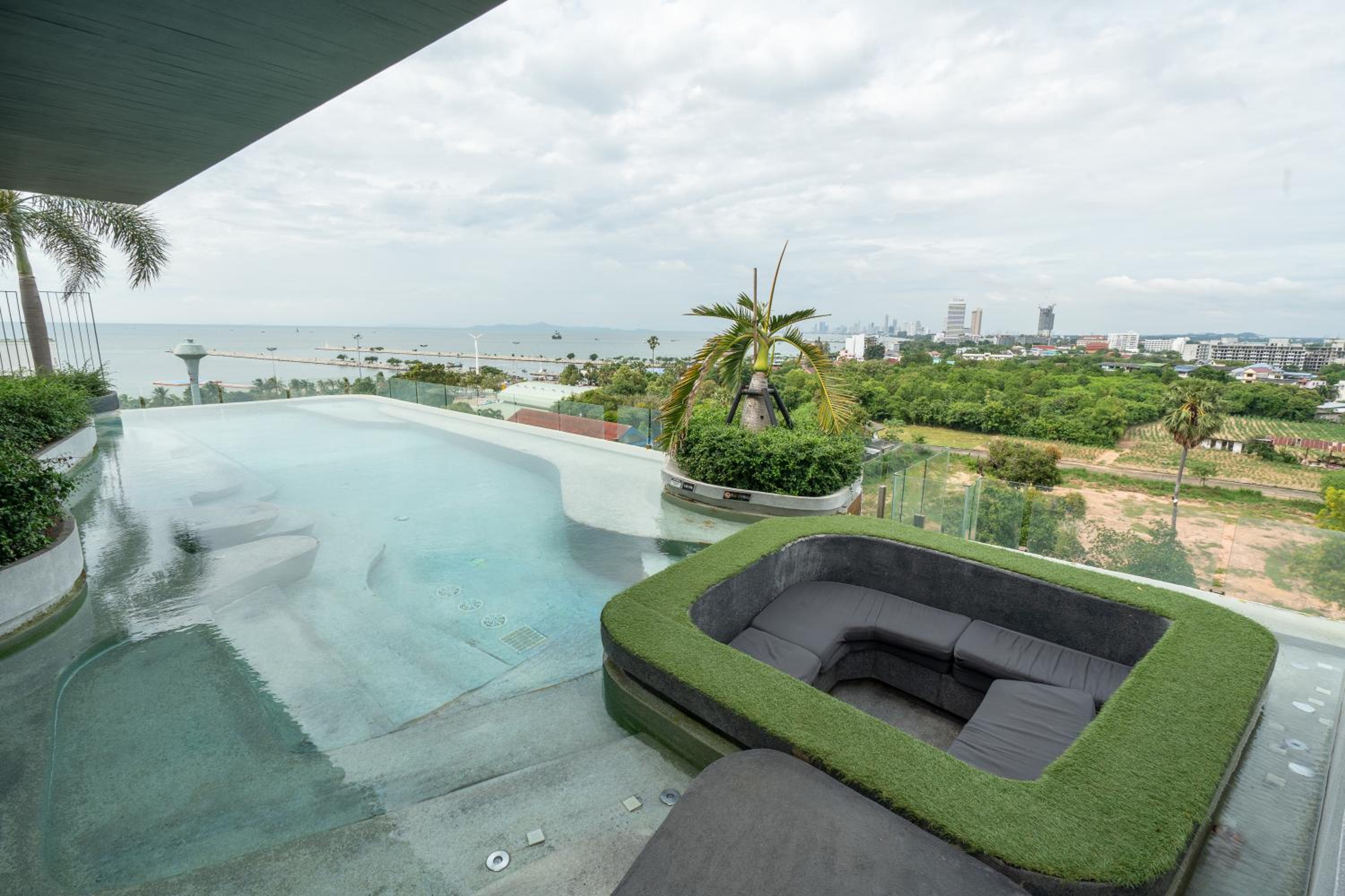 Seaphere Residence by Prop Hopper