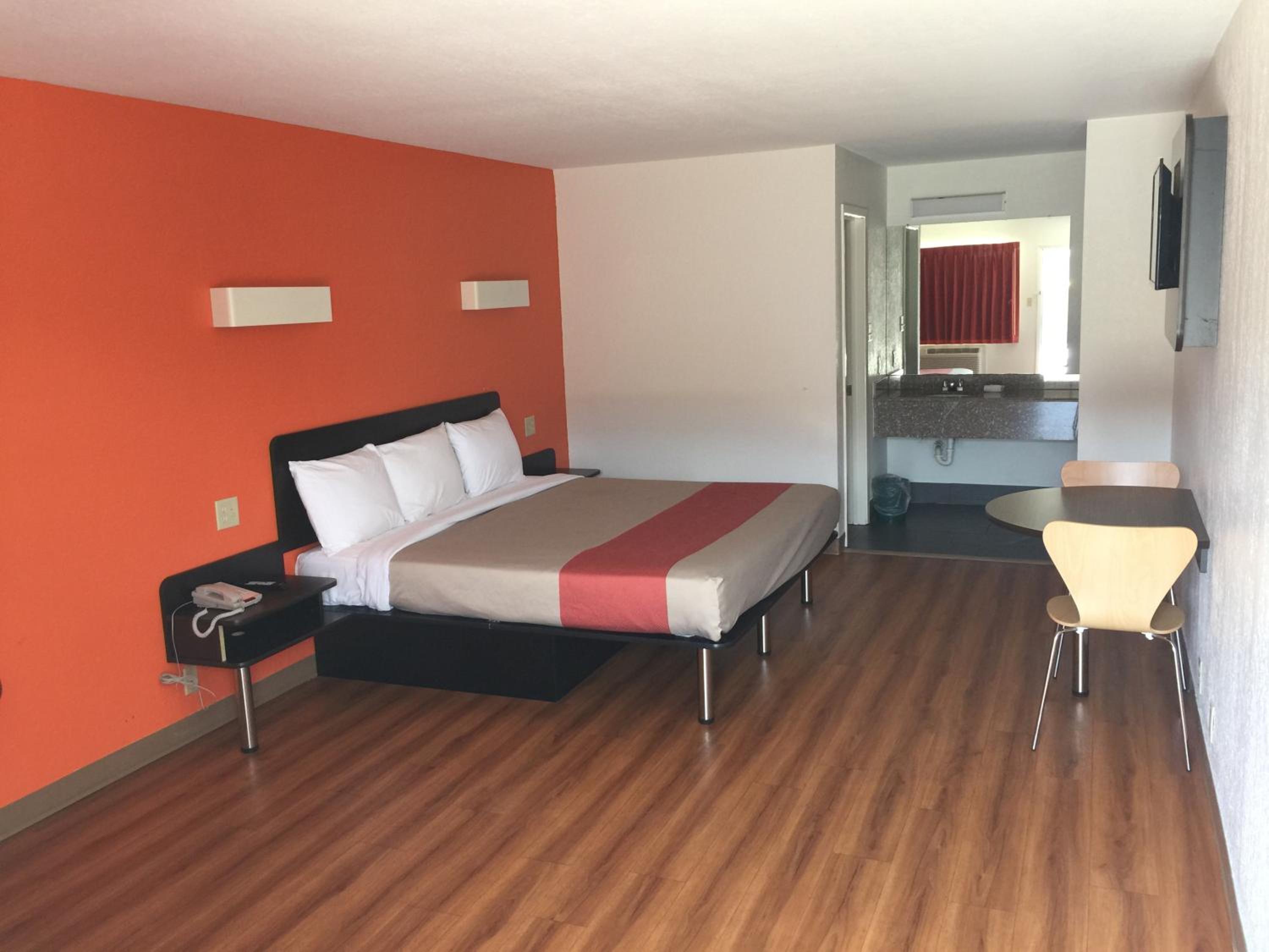 Motel 6-San Antonio, TX - South WW White Rd-1
