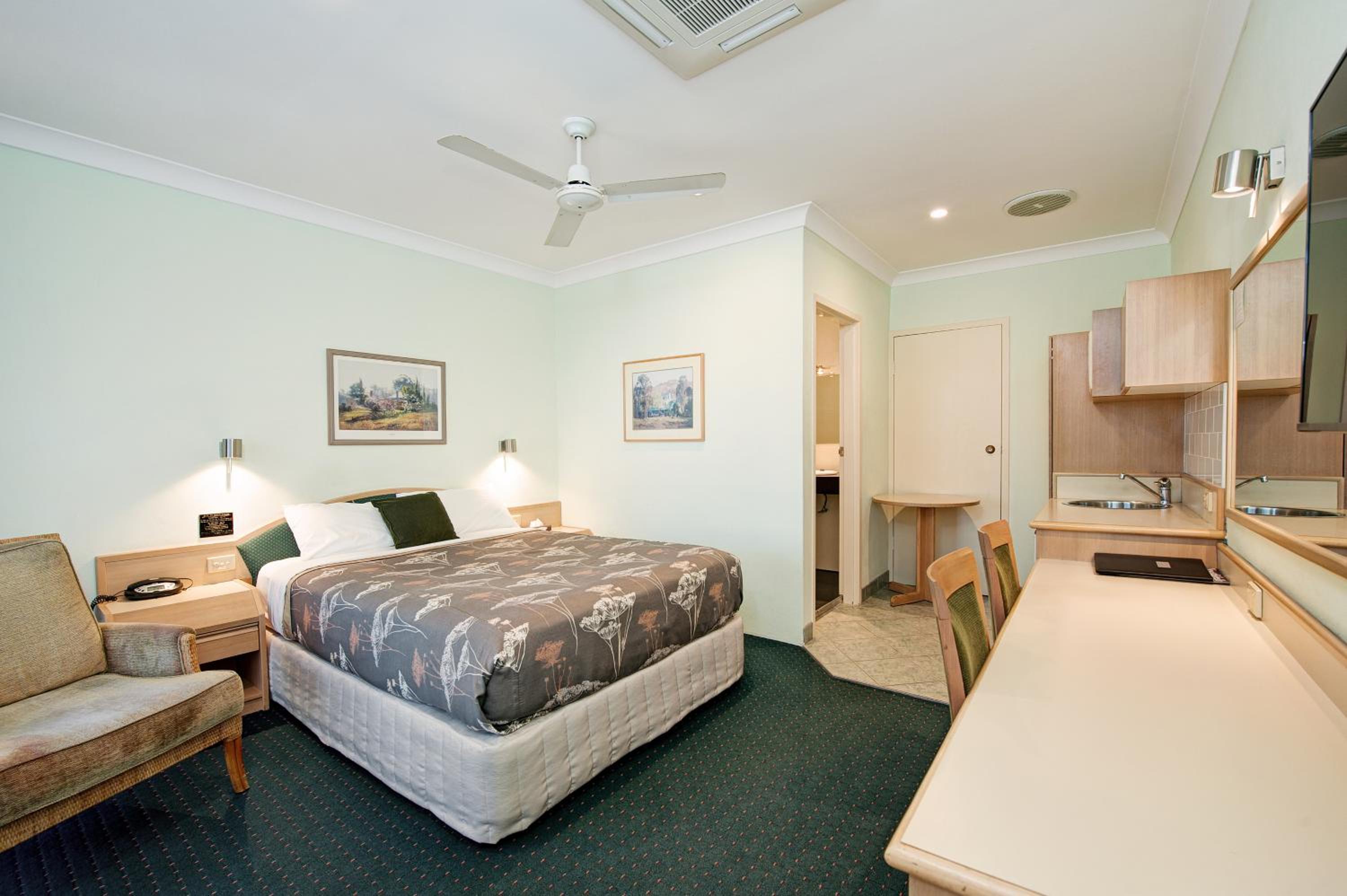 Colonial Terrace Motor Inn