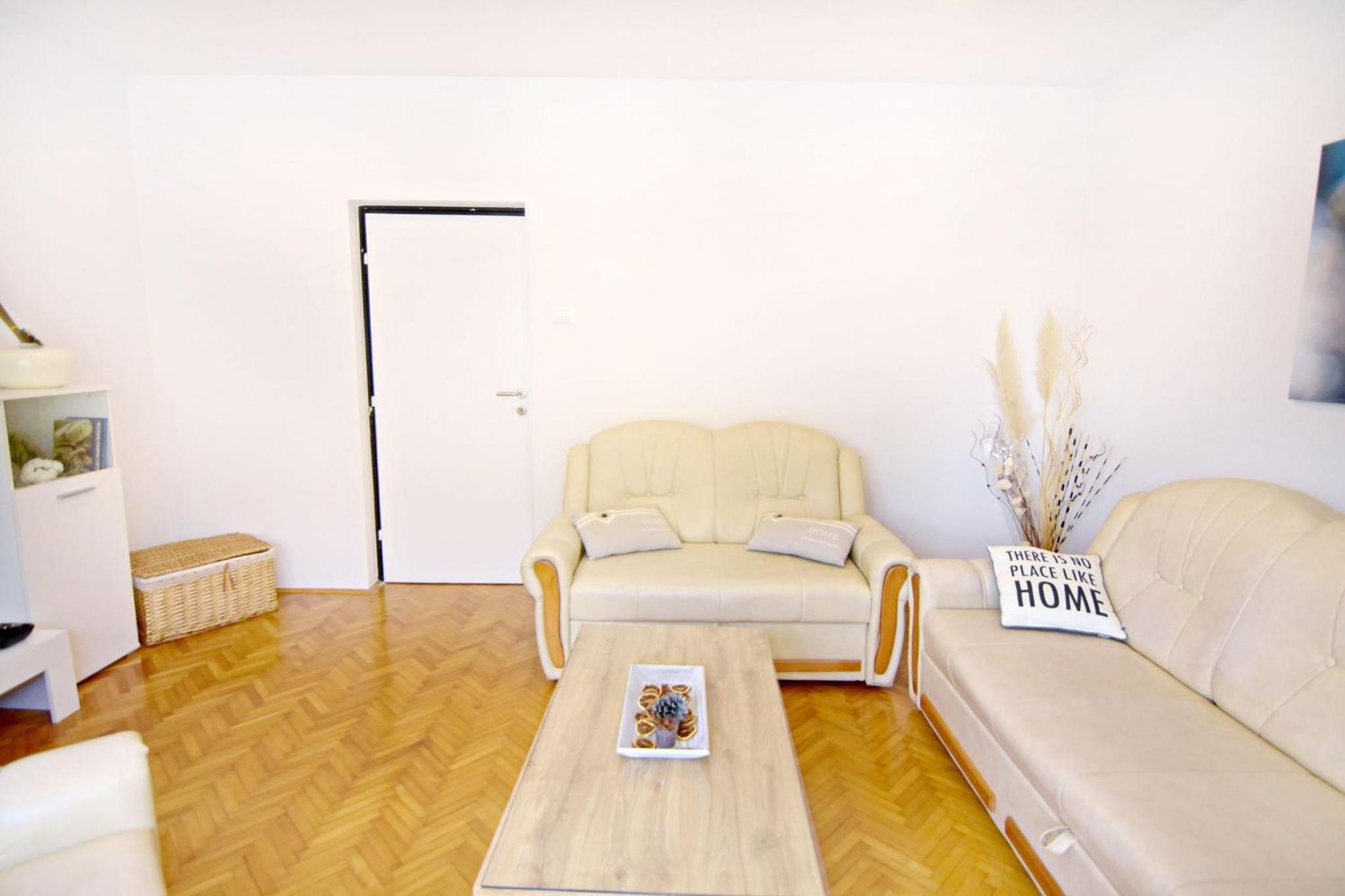 Spacious apartment in Umag with garden
