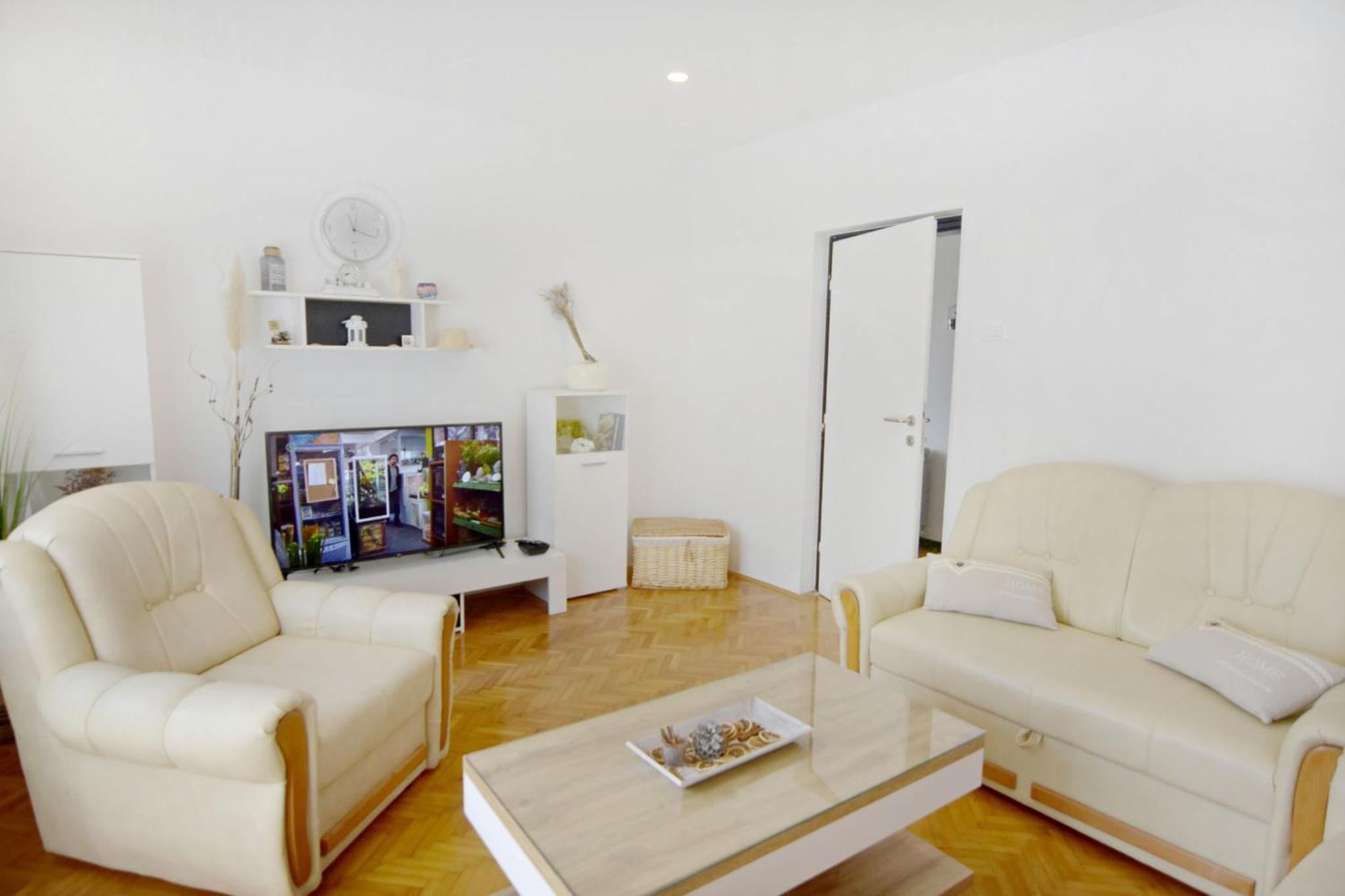 Spacious apartment in Umag with garden