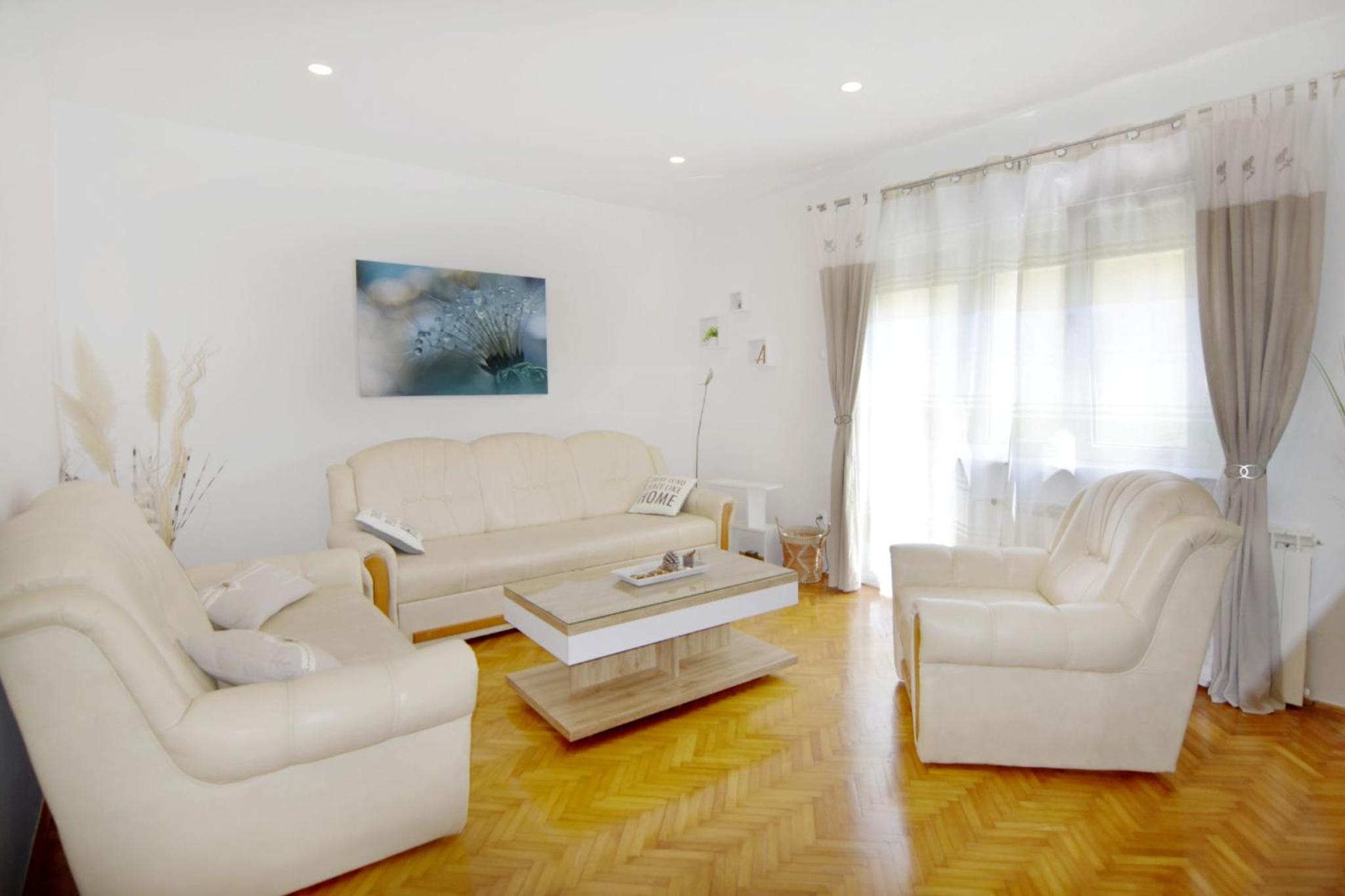 Spacious apartment in Umag with garden
