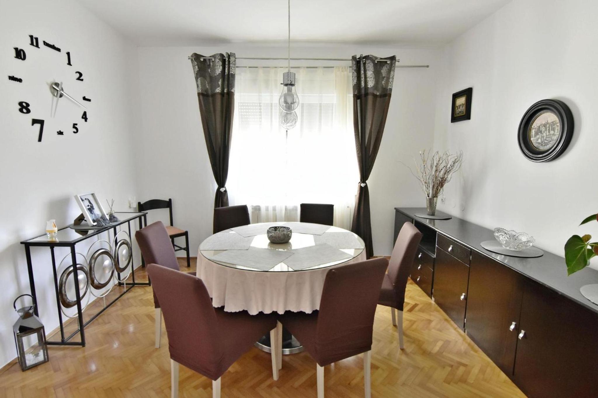 Spacious apartment in Umag with garden