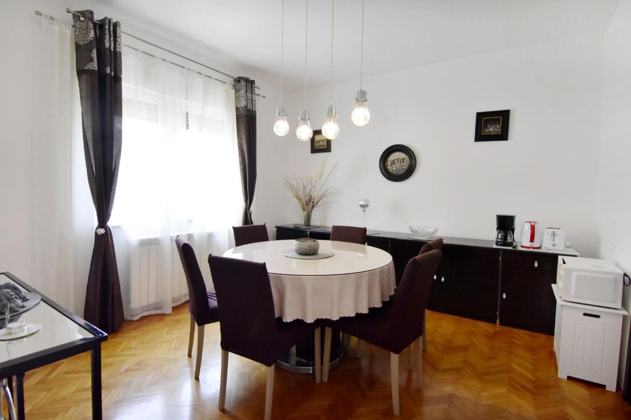 Spacious apartment in Umag with garden
