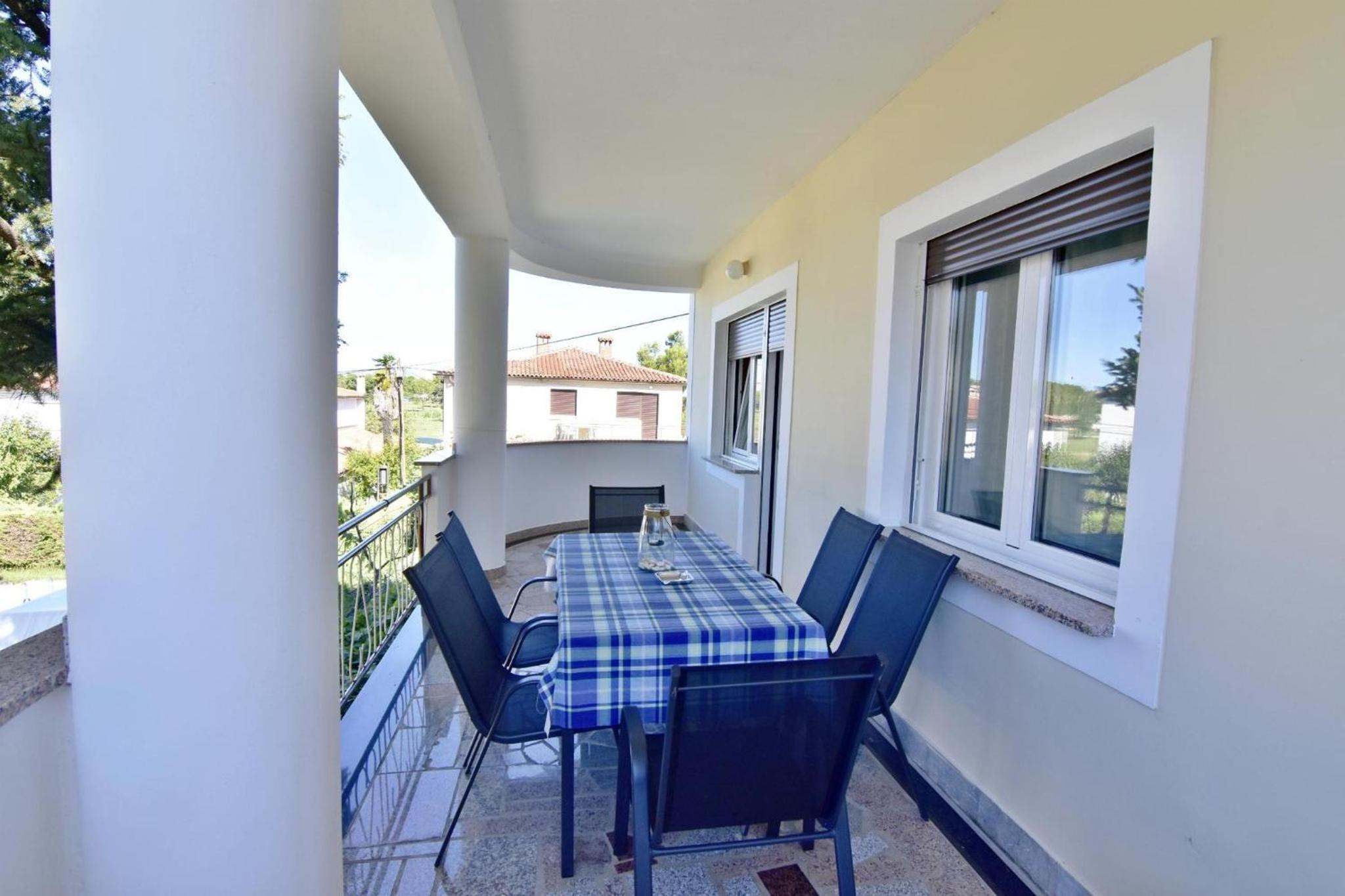 Spacious apartment in Umag with garden