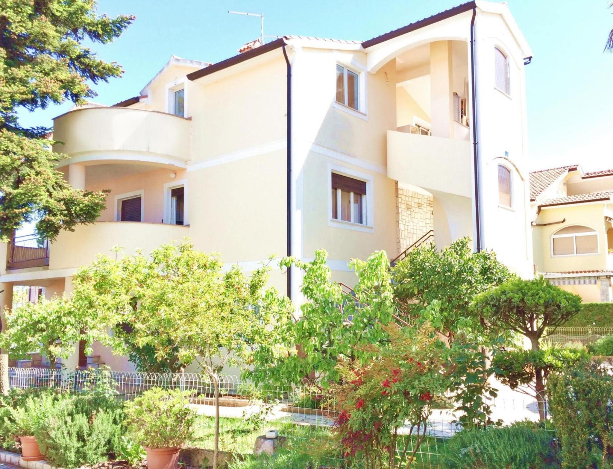Spacious apartment in Umag with garden