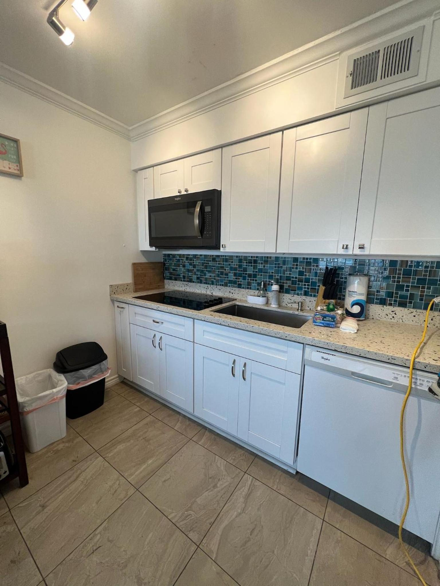 Ocean Front Condo - 3 Bdrms - Hot Tubs - 2 Pools - Gym - Tennis ct - Shoreline Stays