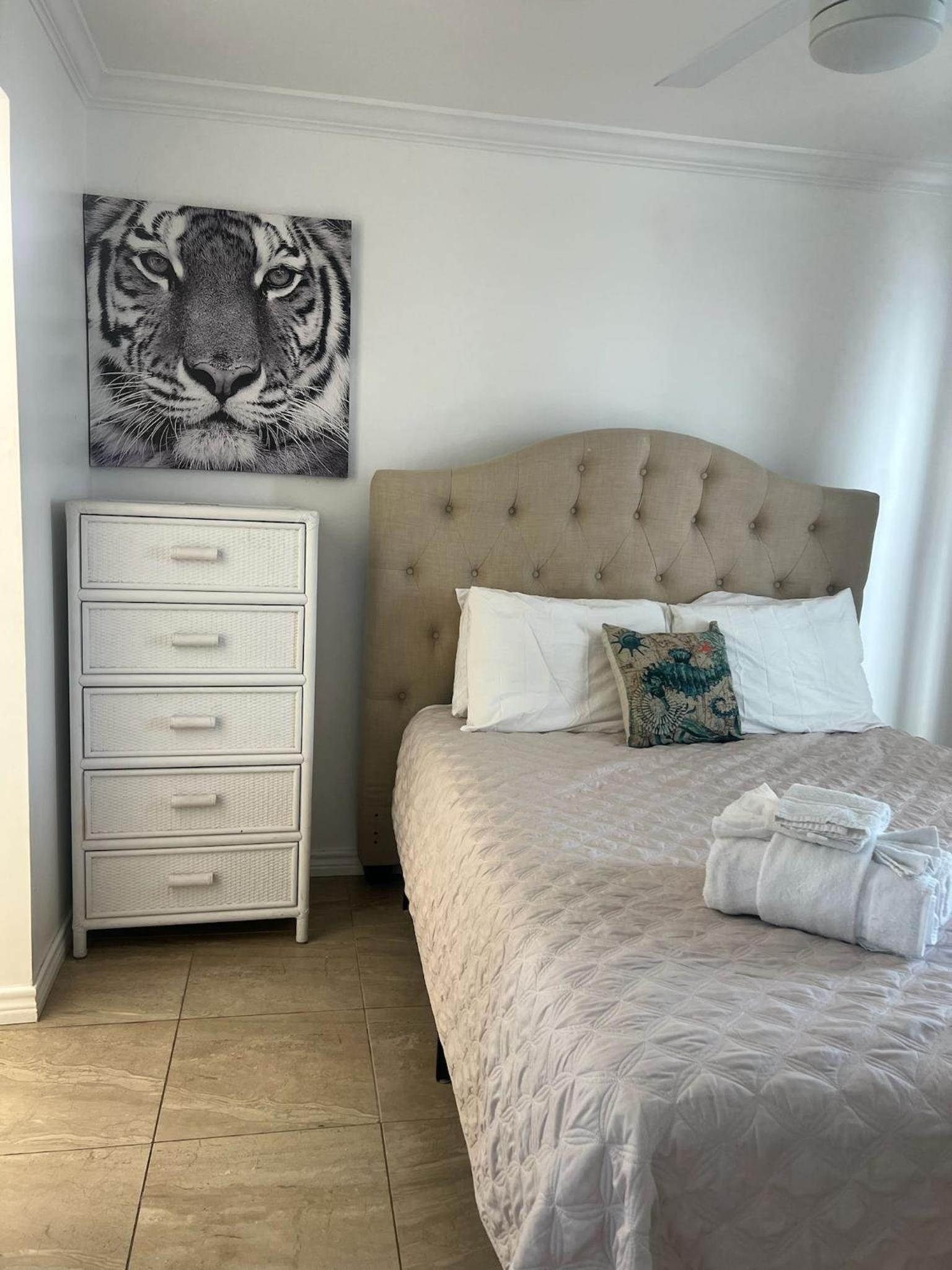 Ocean Front Condo - 3 Bdrms - Hot Tubs - 2 Pools - Gym - Tennis ct - Shoreline Stays