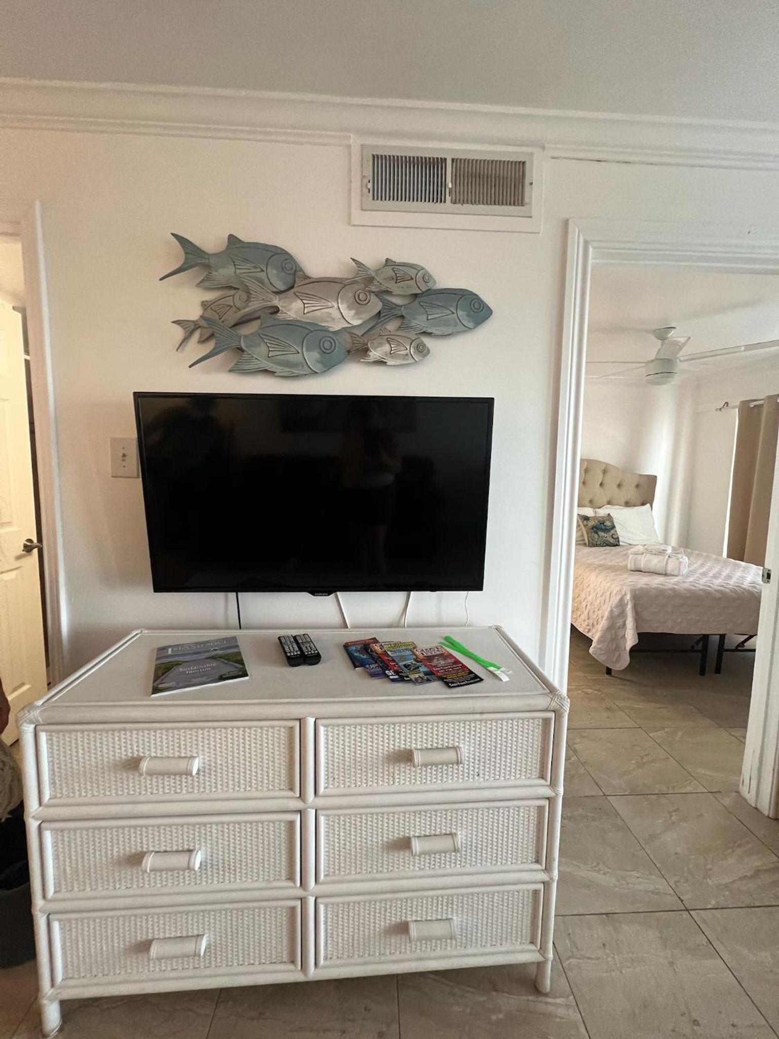 Ocean Front Condo - 3 Bdrms - Hot Tubs - 2 Pools - Gym - Tennis ct - Shoreline Stays