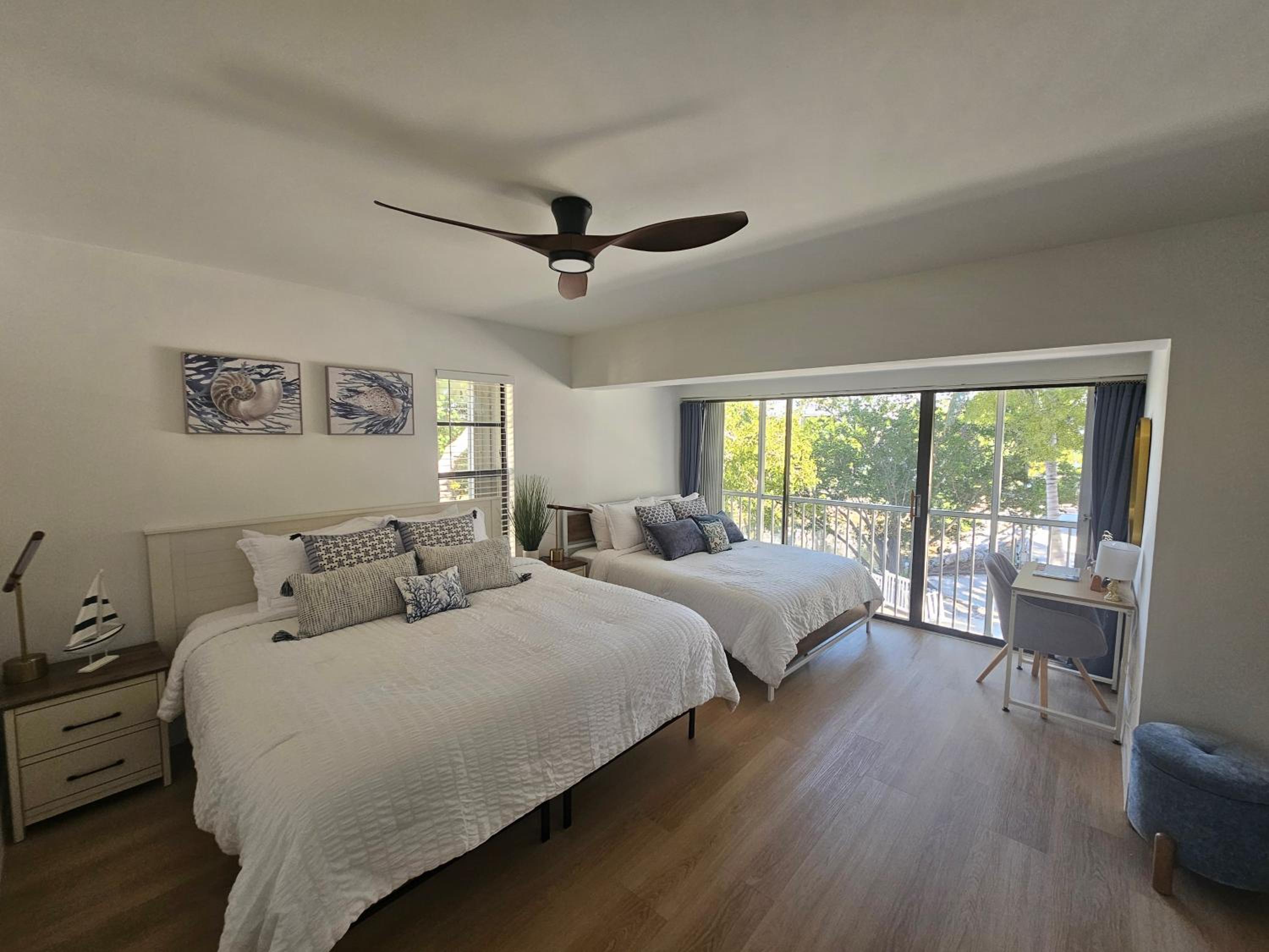 New Lagoon-front townhouse with Marina Day Dreams Key Largo