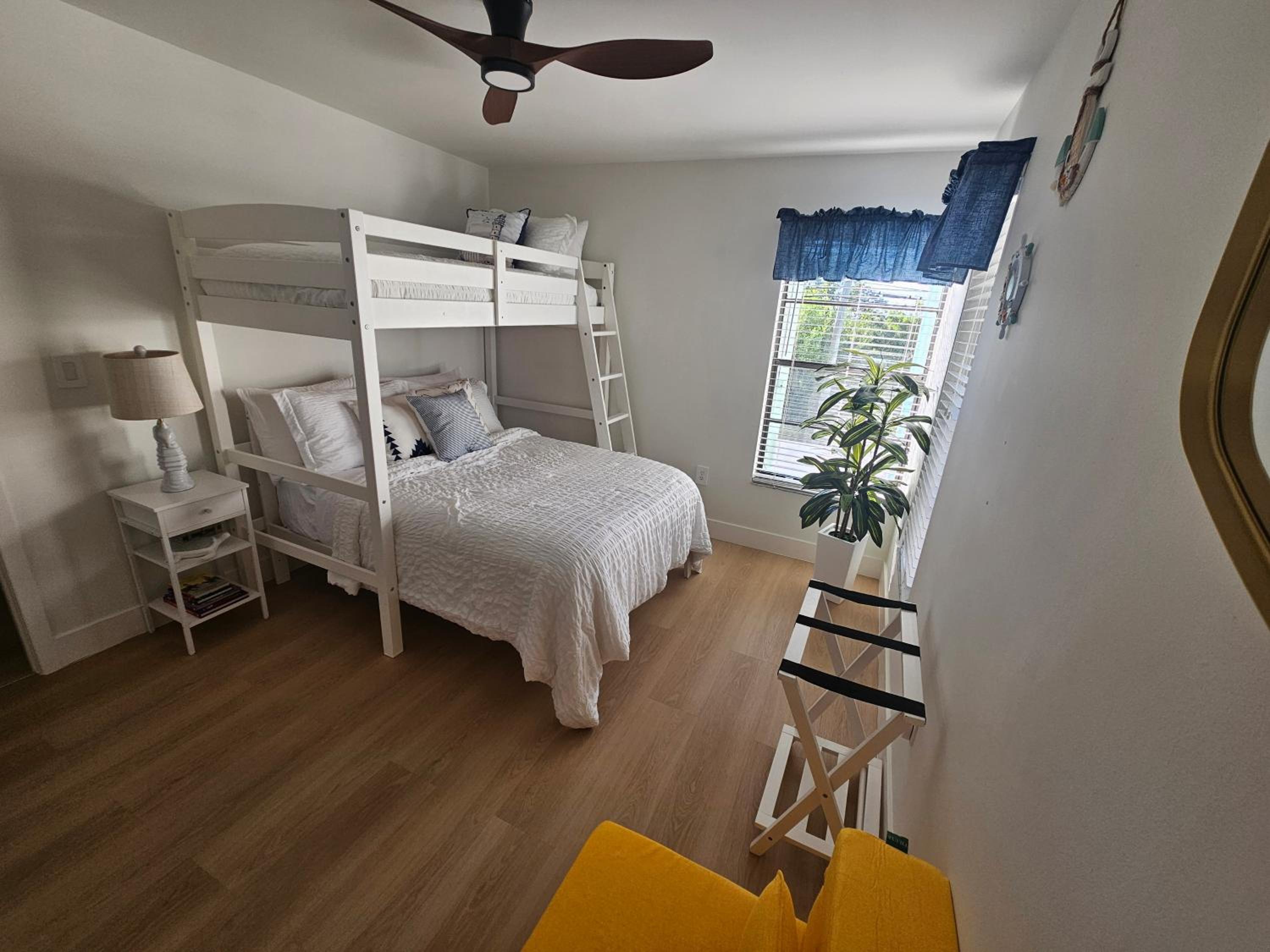 New Lagoon-front townhouse with Marina Day Dreams Key Largo