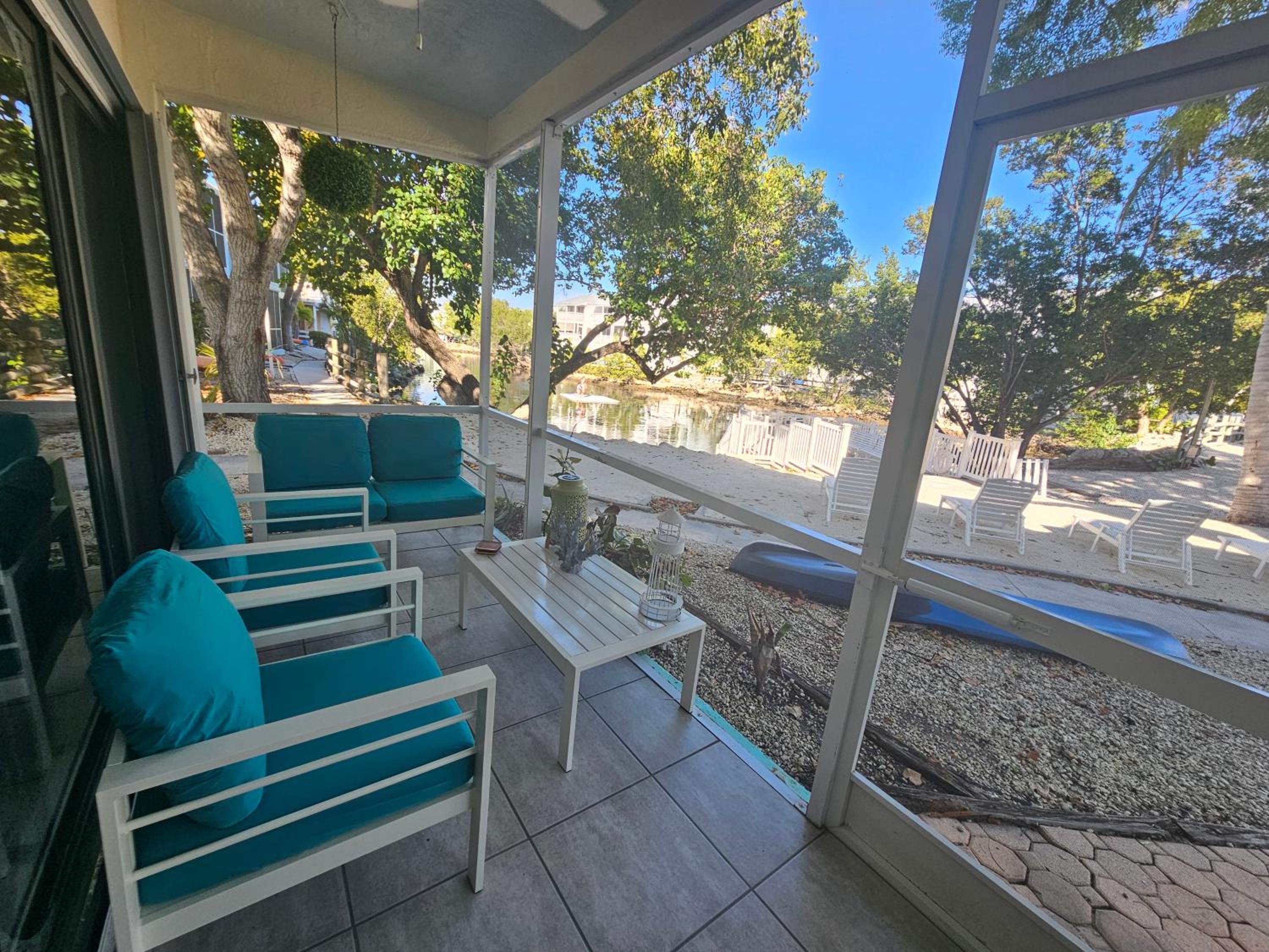 New Lagoon-front townhouse with Marina Day Dreams Key Largo