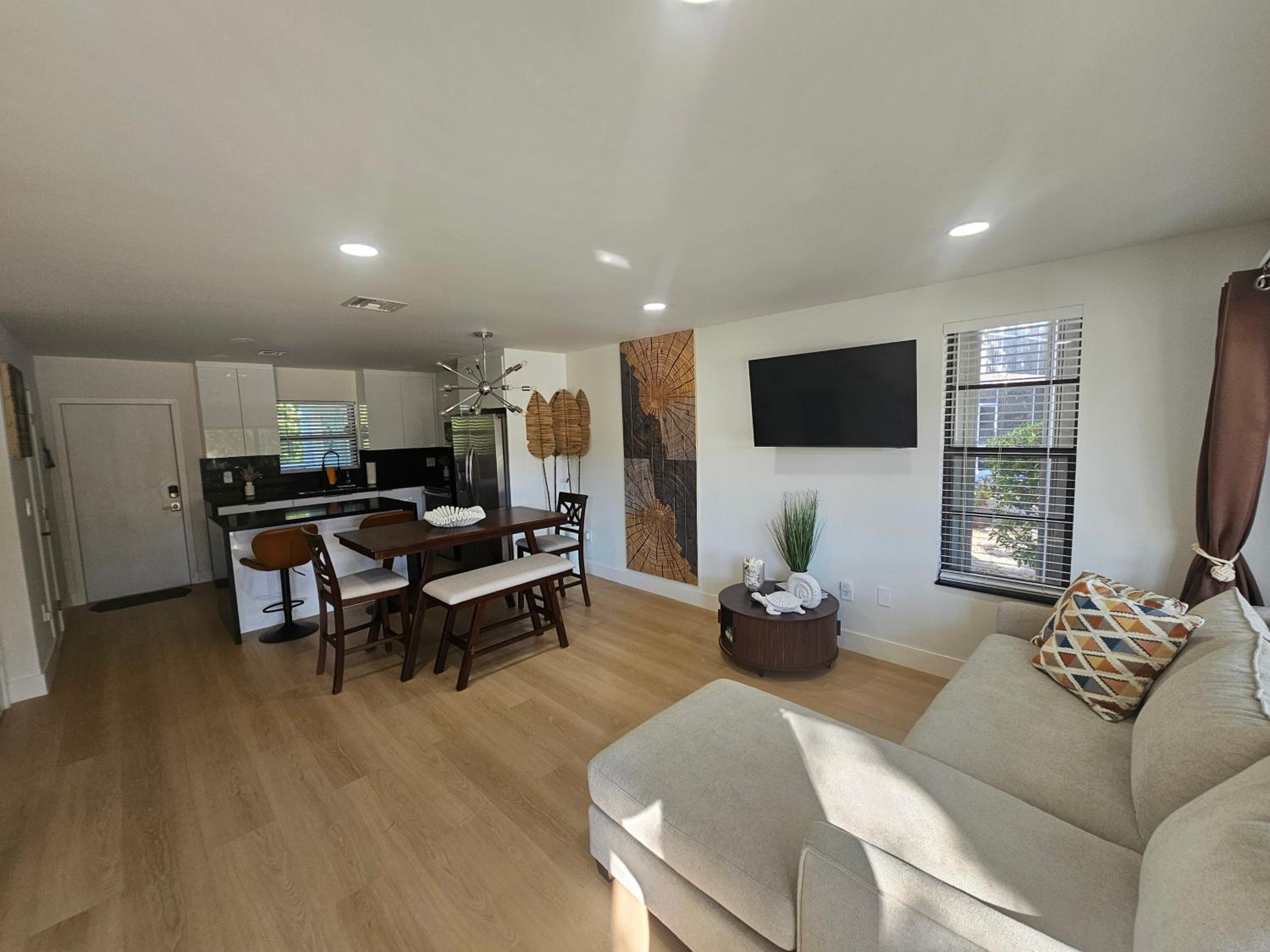 New Lagoon-front townhouse with Marina Day Dreams Key Largo
