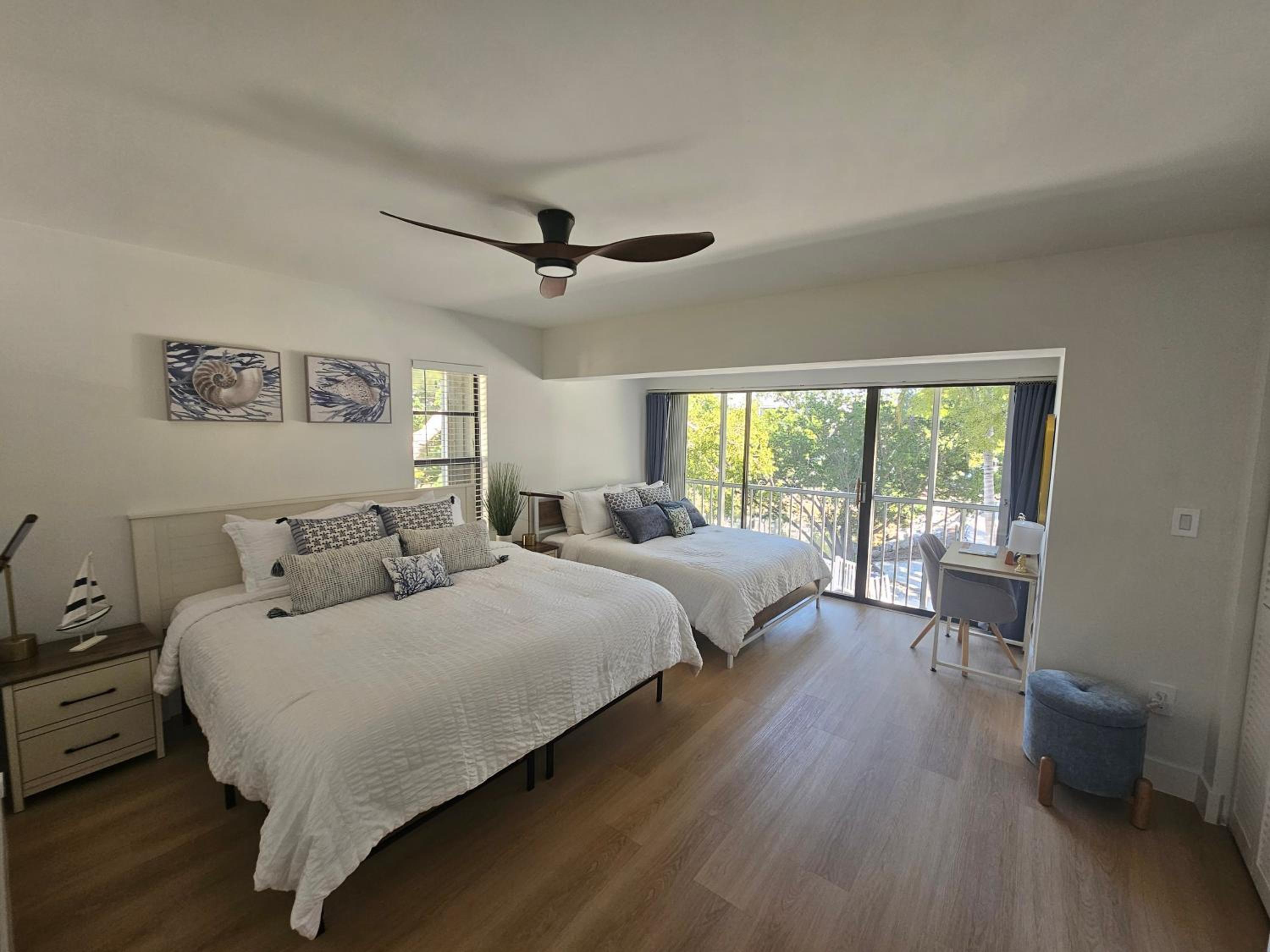 New Lagoon-front townhouse with Marina Day Dreams Key Largo