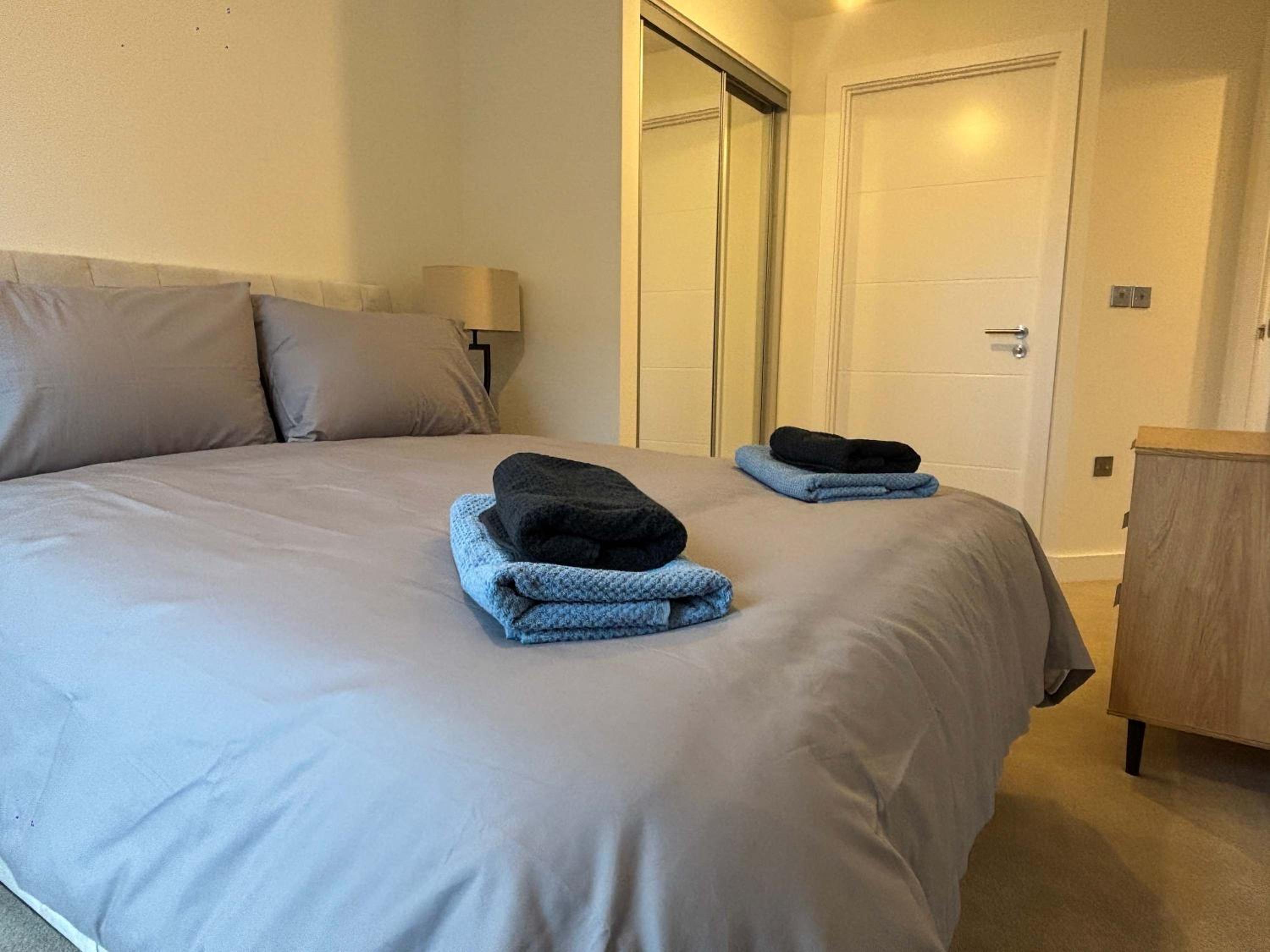 Contemporary 2-Bed Apartment near City Centre
