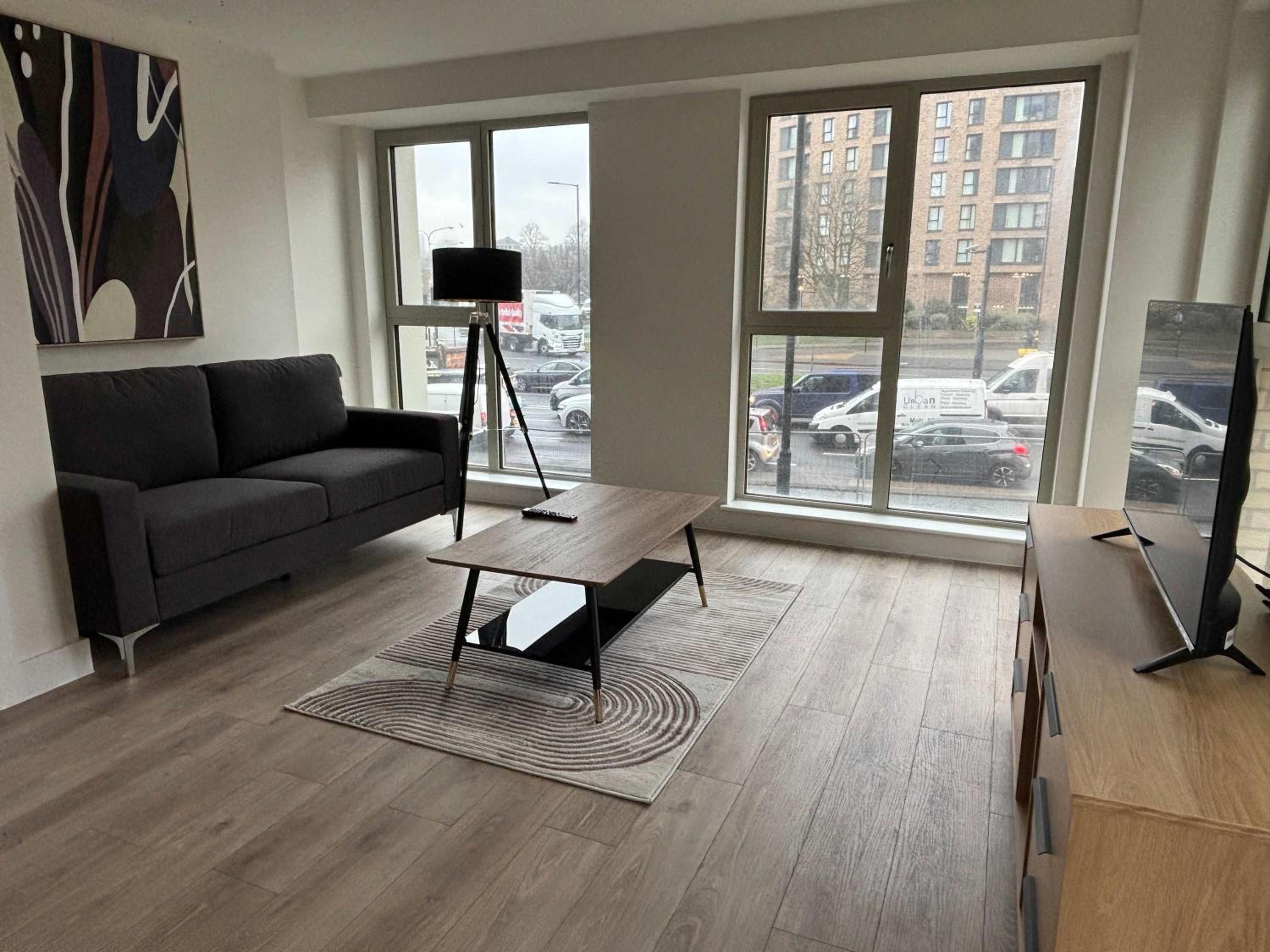Contemporary 2-Bed Apartment near City Centre