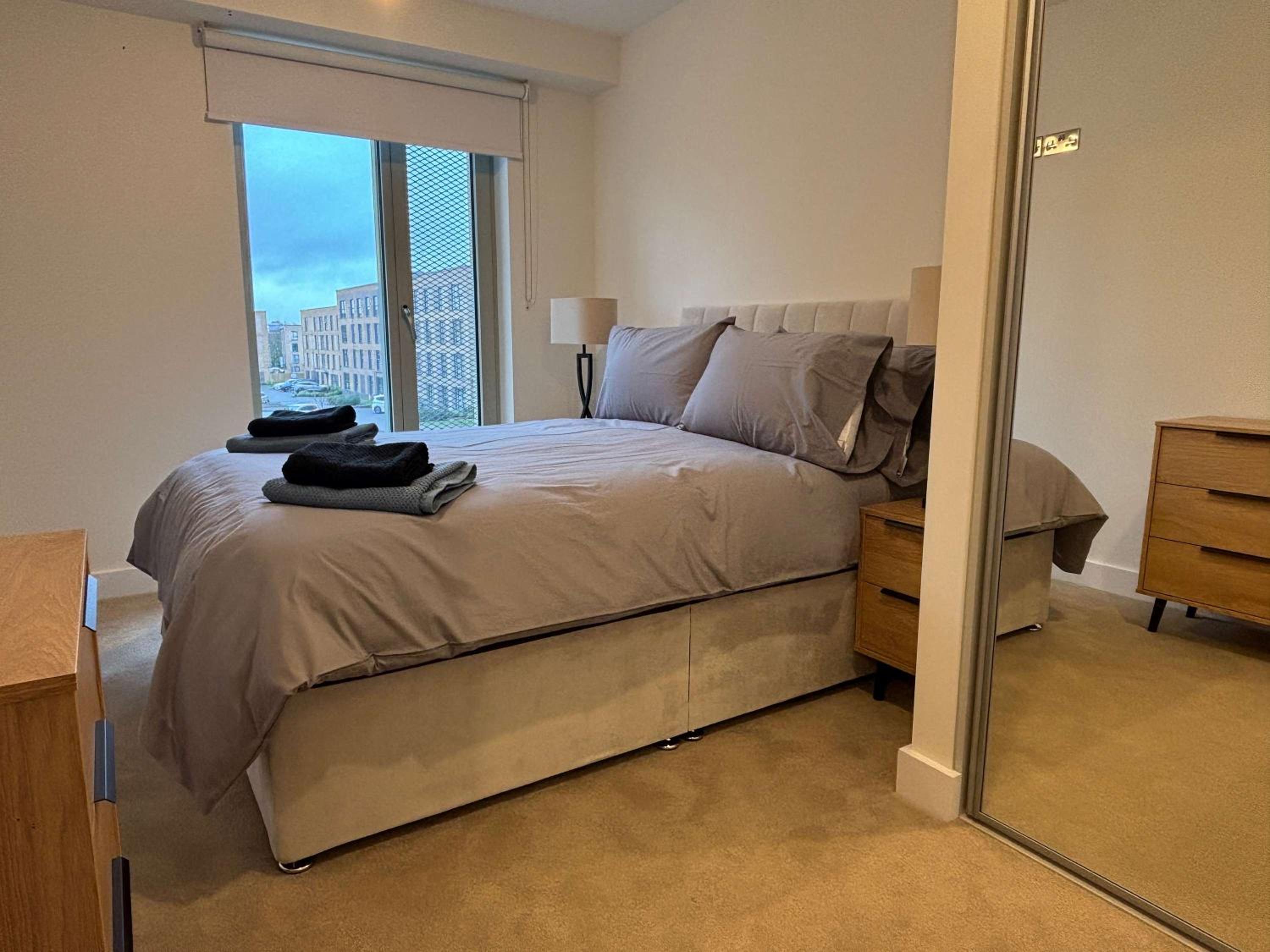 Contemporary 2-Bed Apartment near City Centre