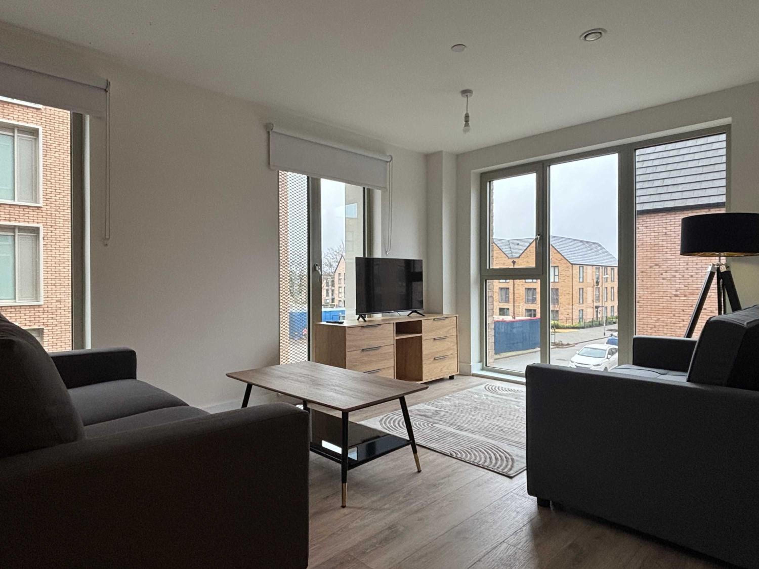 BrandNew 2Bedroom Apartment with Parking, Sleeps 5