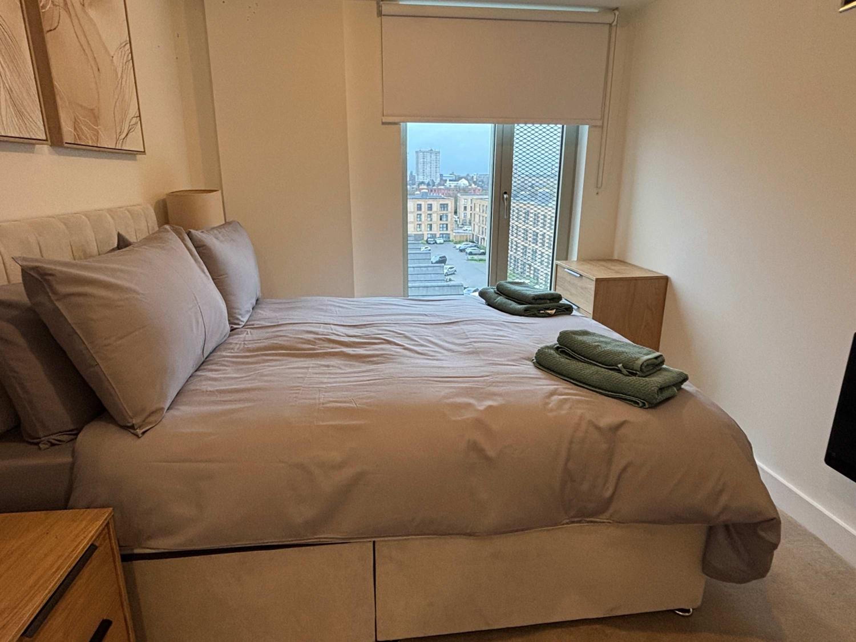BrandNew 2Bedroom Apartment with Parking, Sleeps 5