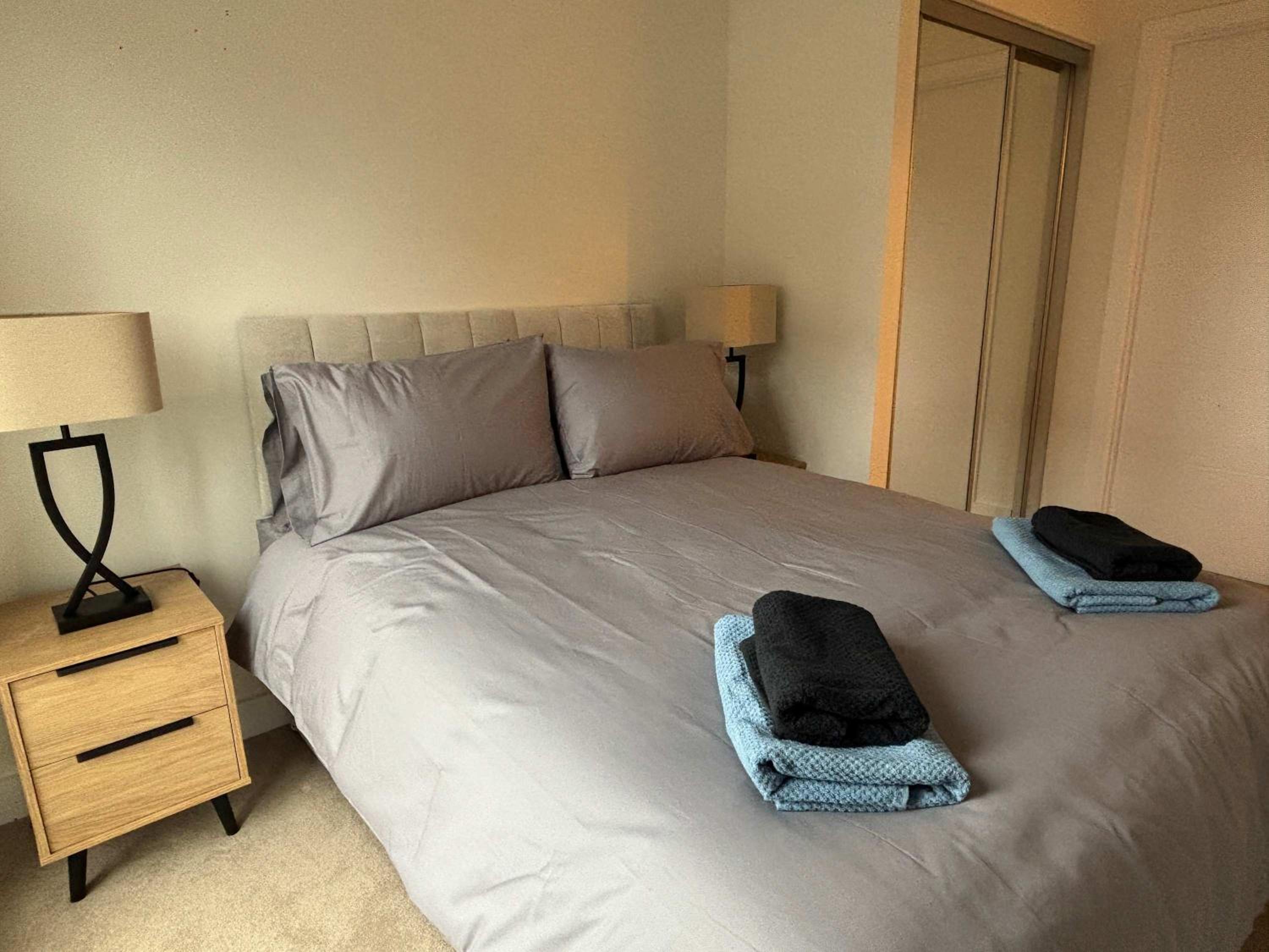 BrandNew 2Bedroom Apartment with Parking, Sleeps 5