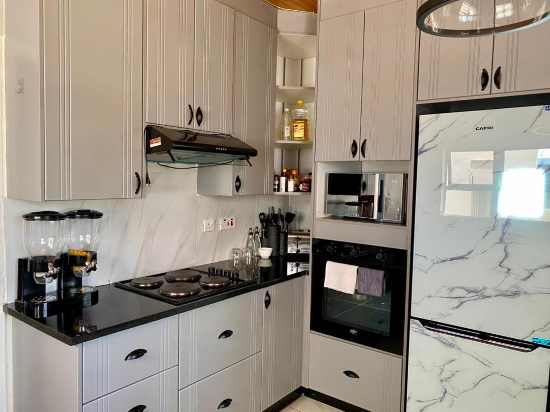 Luxurious 6 bed 6 baths in Sunridge - 2299