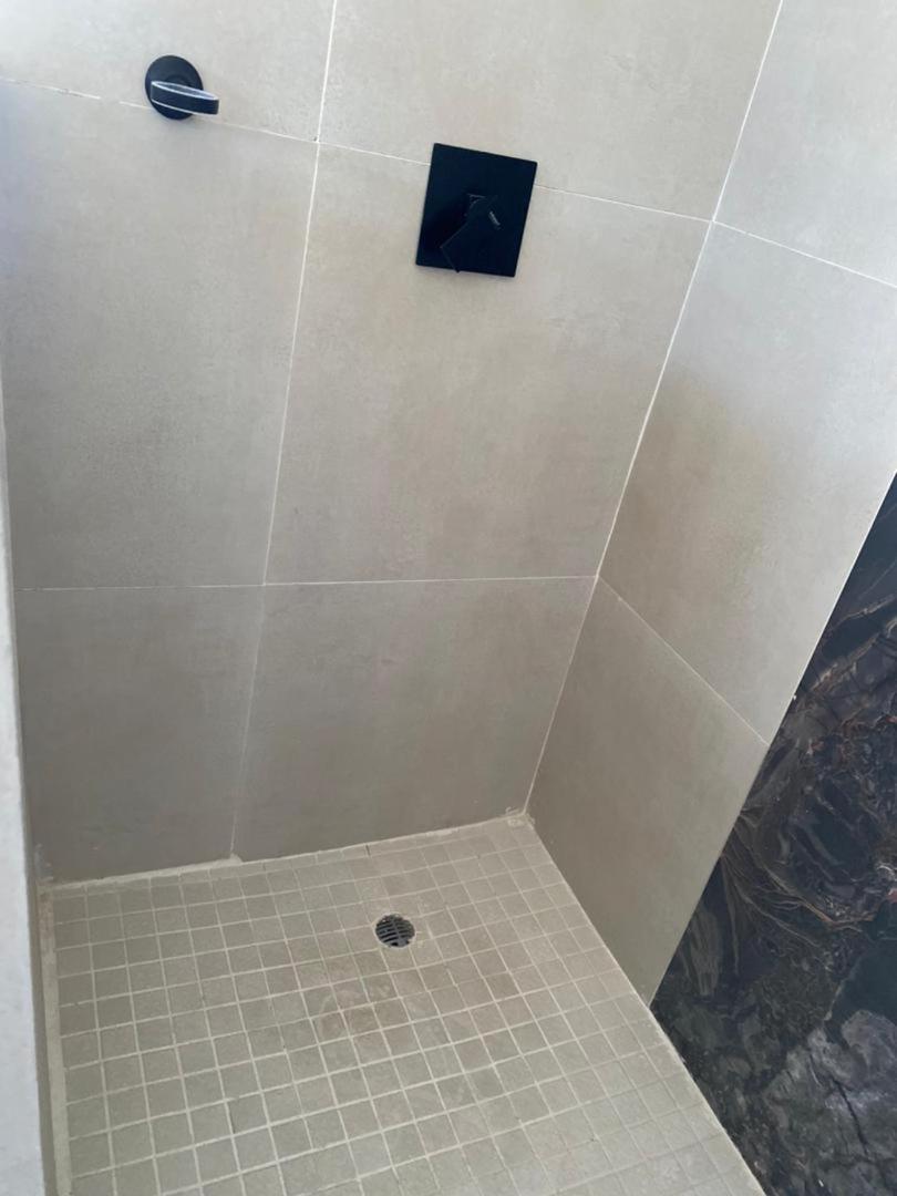 Luxurious 6 bed 6 baths in Sunridge - 2299