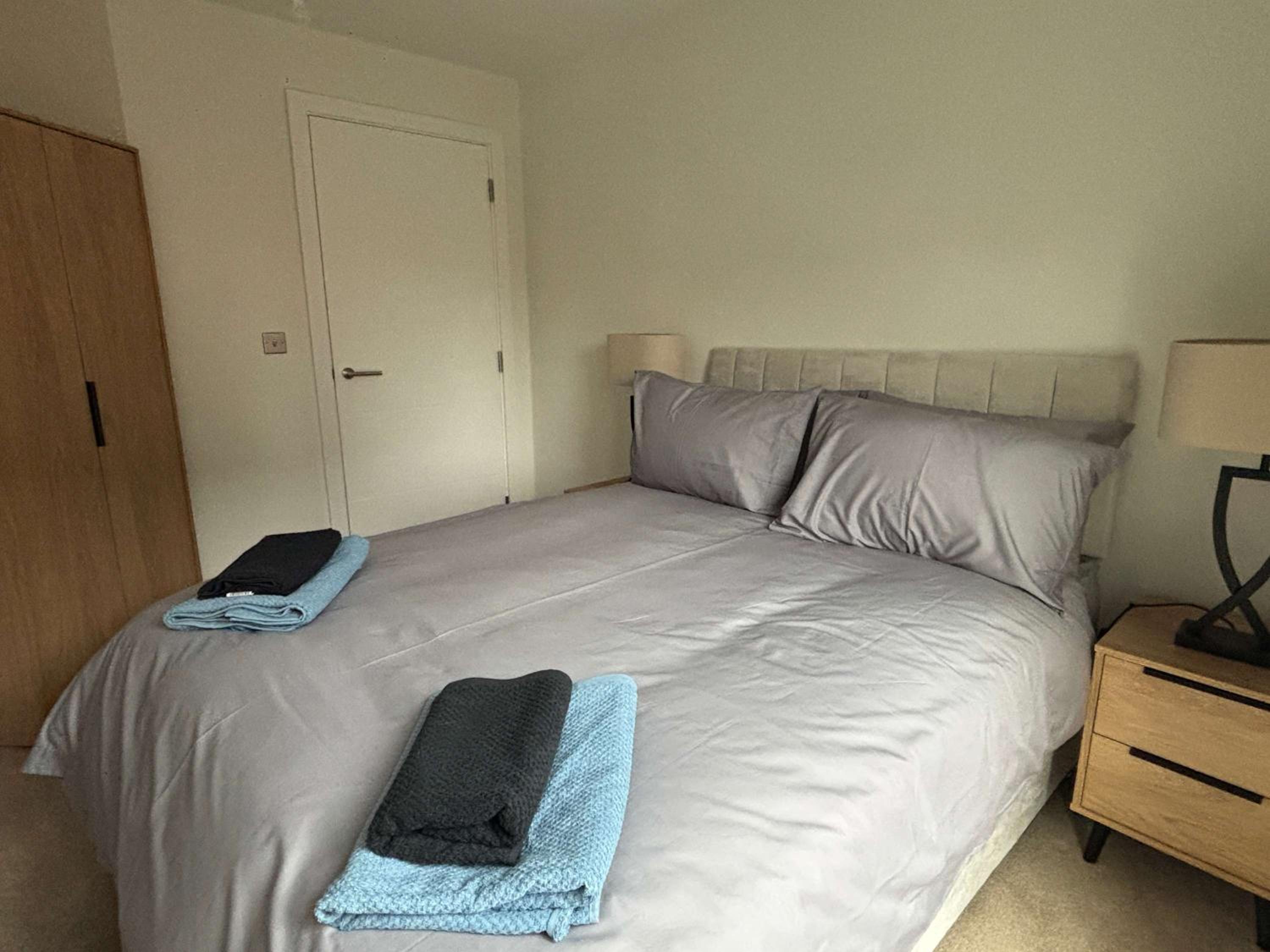 Contemporary 2-Bed Apartment near City Centre