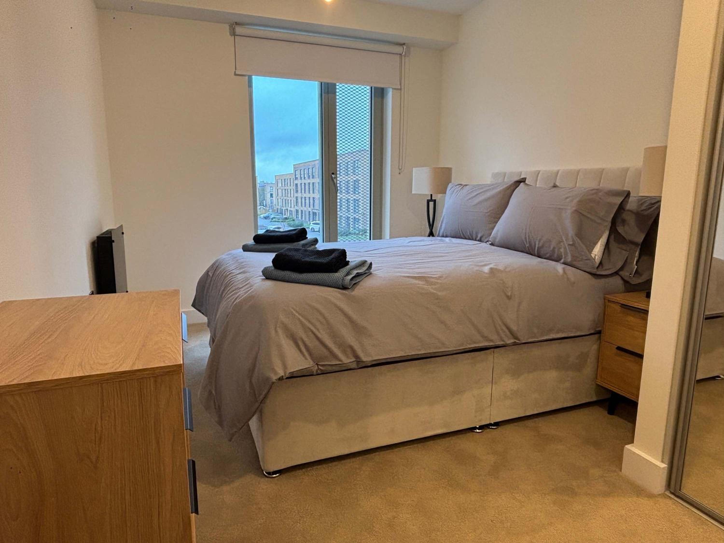 Contemporary 2-Bed Apartment near City Centre