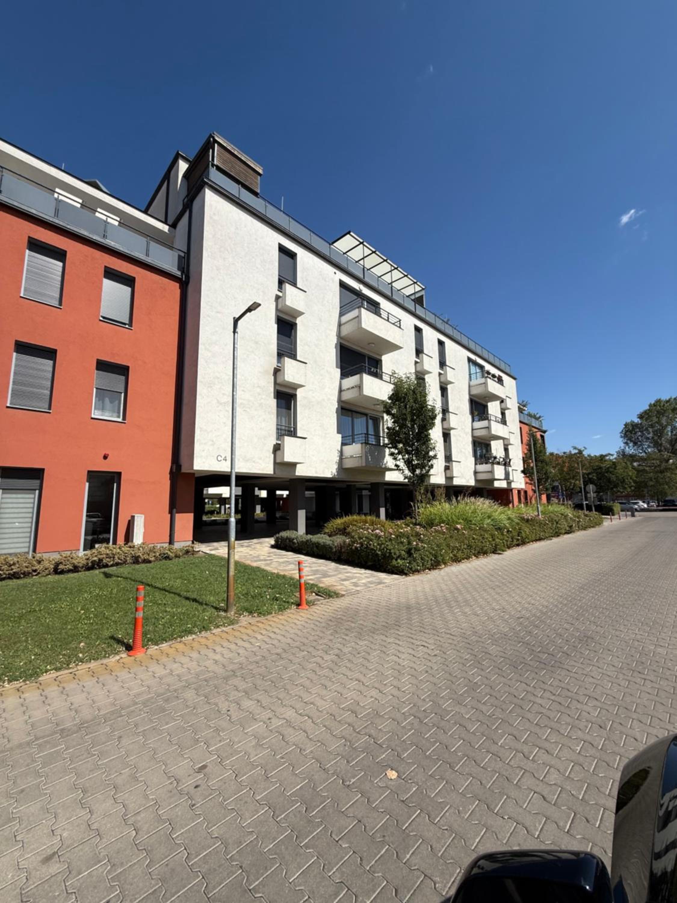 Local-Lux Apartment F3 - Private Parking & Balcony