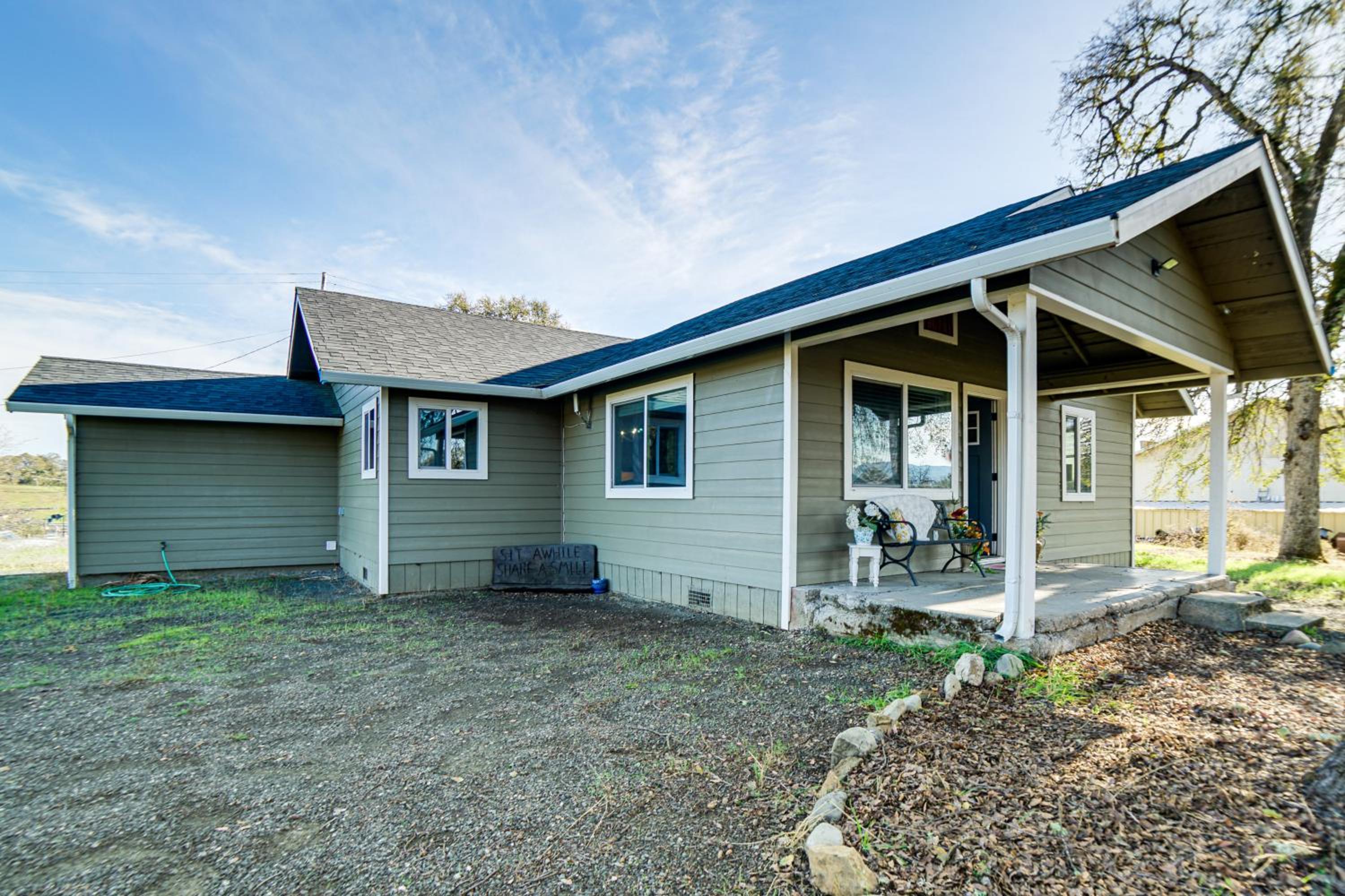 2 Mi to Clear Lake Pet-Friendly Lakeport Retreat!