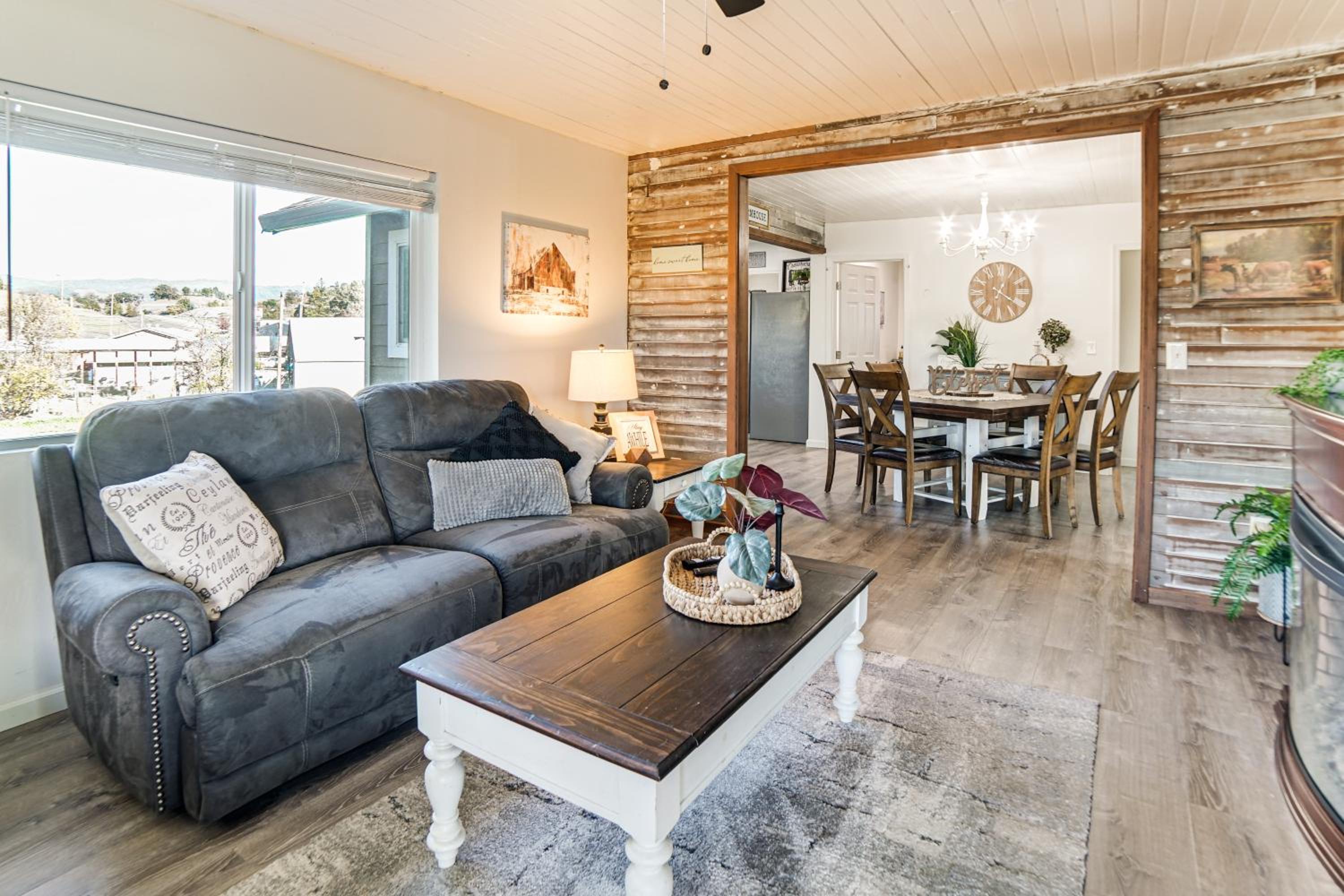 2 Mi to Clear Lake Pet-Friendly Lakeport Retreat!