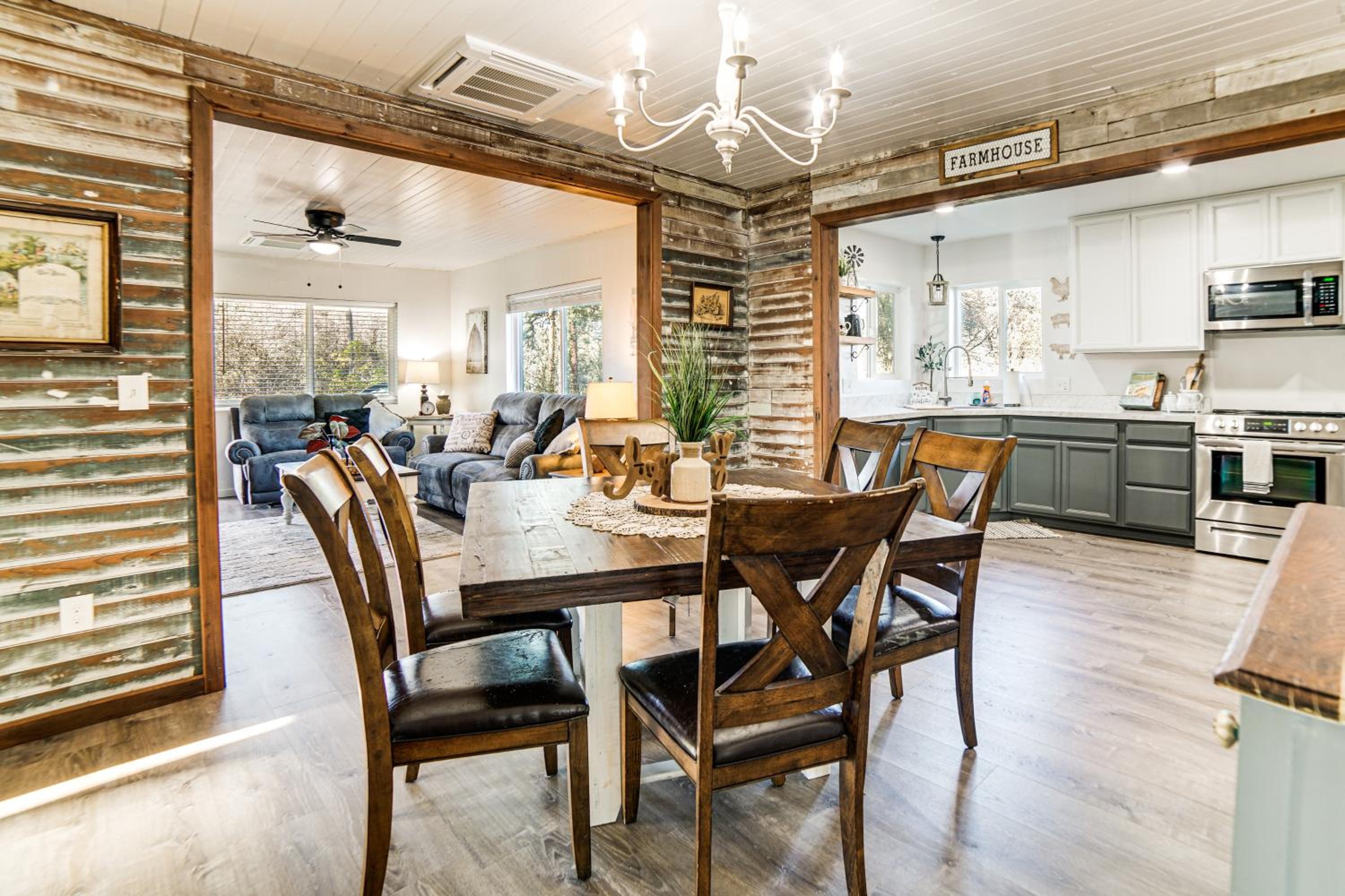 2 Mi to Clear Lake Pet-Friendly Lakeport Retreat!