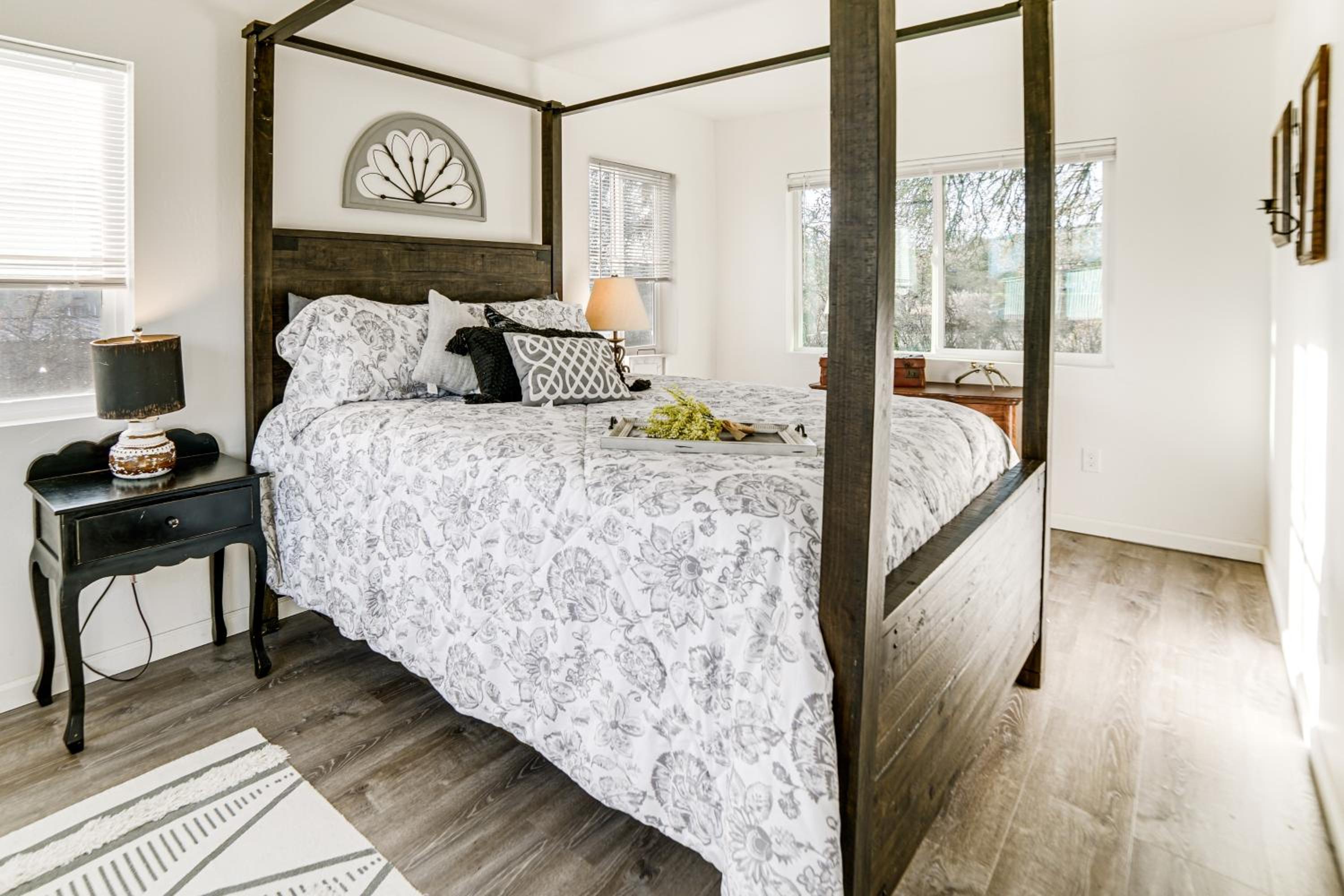 2 Mi to Clear Lake Pet-Friendly Lakeport Retreat!