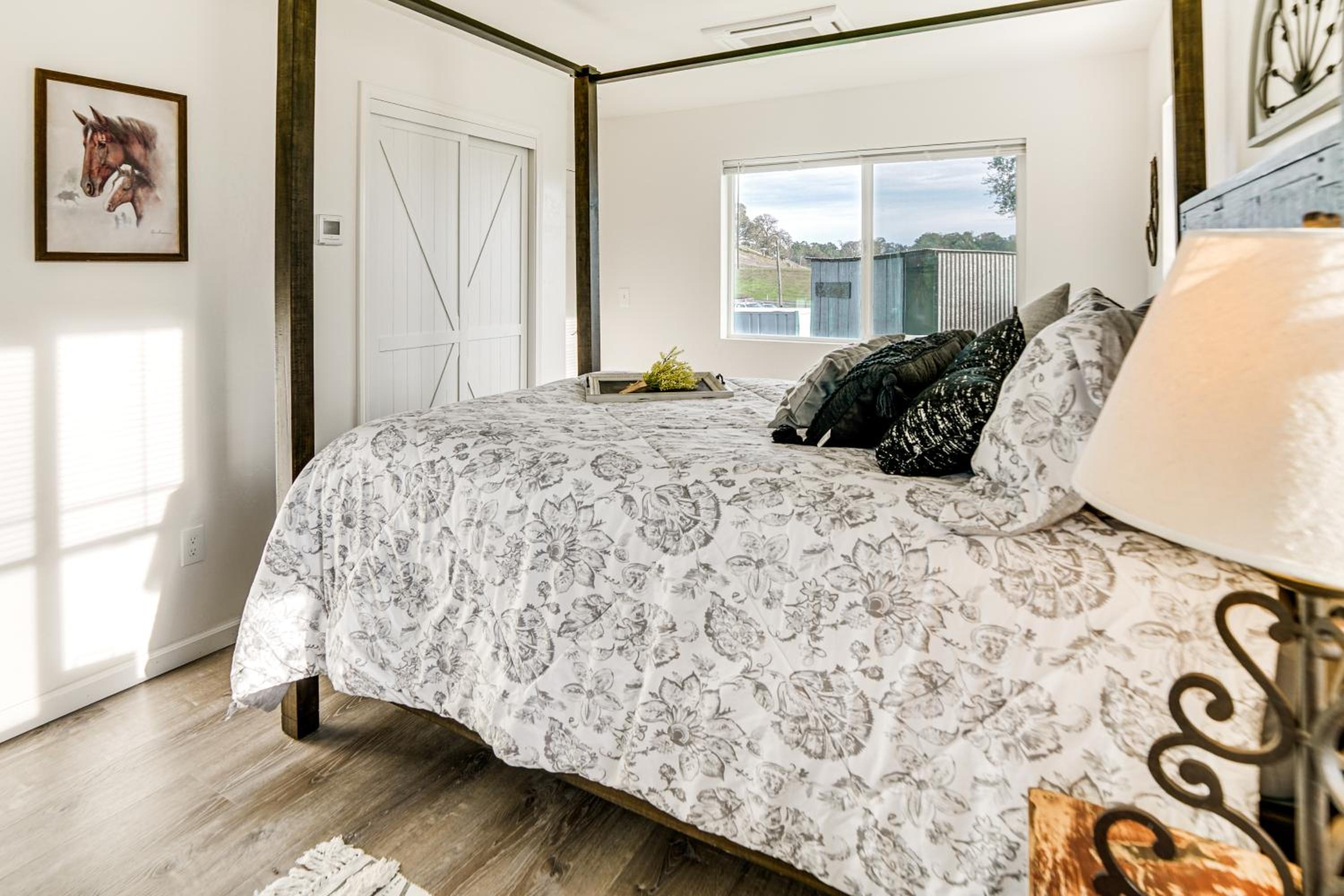 2 Mi to Clear Lake Pet-Friendly Lakeport Retreat!