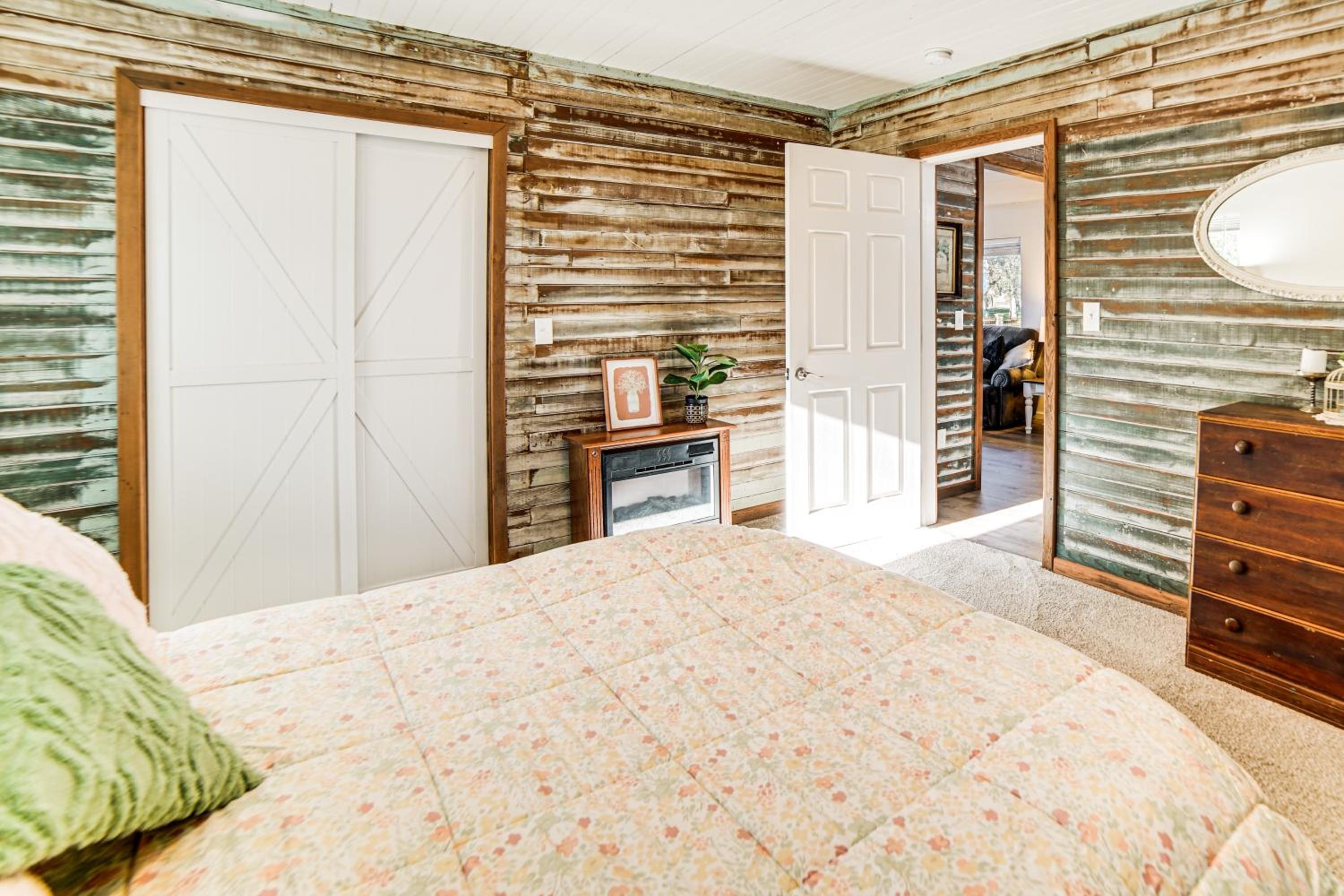 2 Mi to Clear Lake Pet-Friendly Lakeport Retreat!