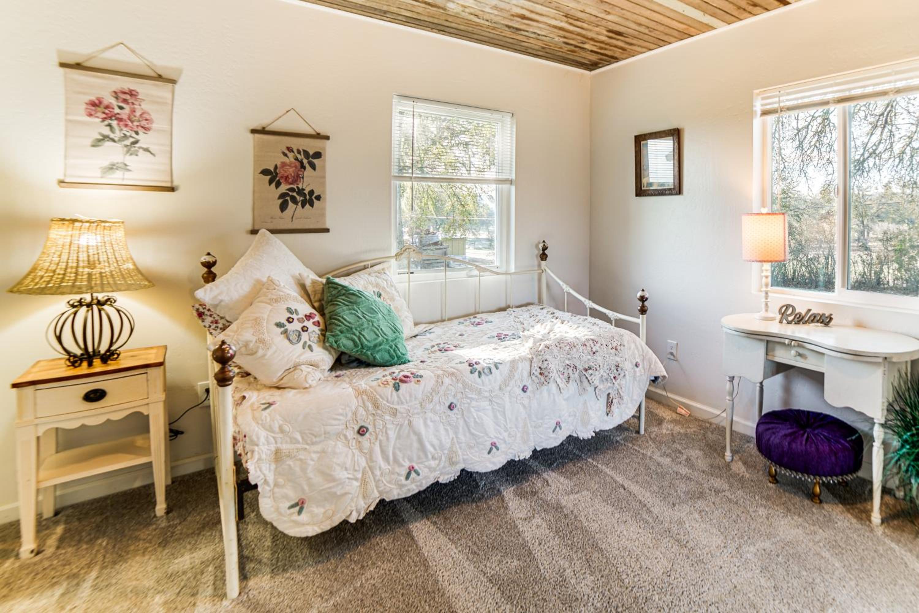 2 Mi to Clear Lake Pet-Friendly Lakeport Retreat!