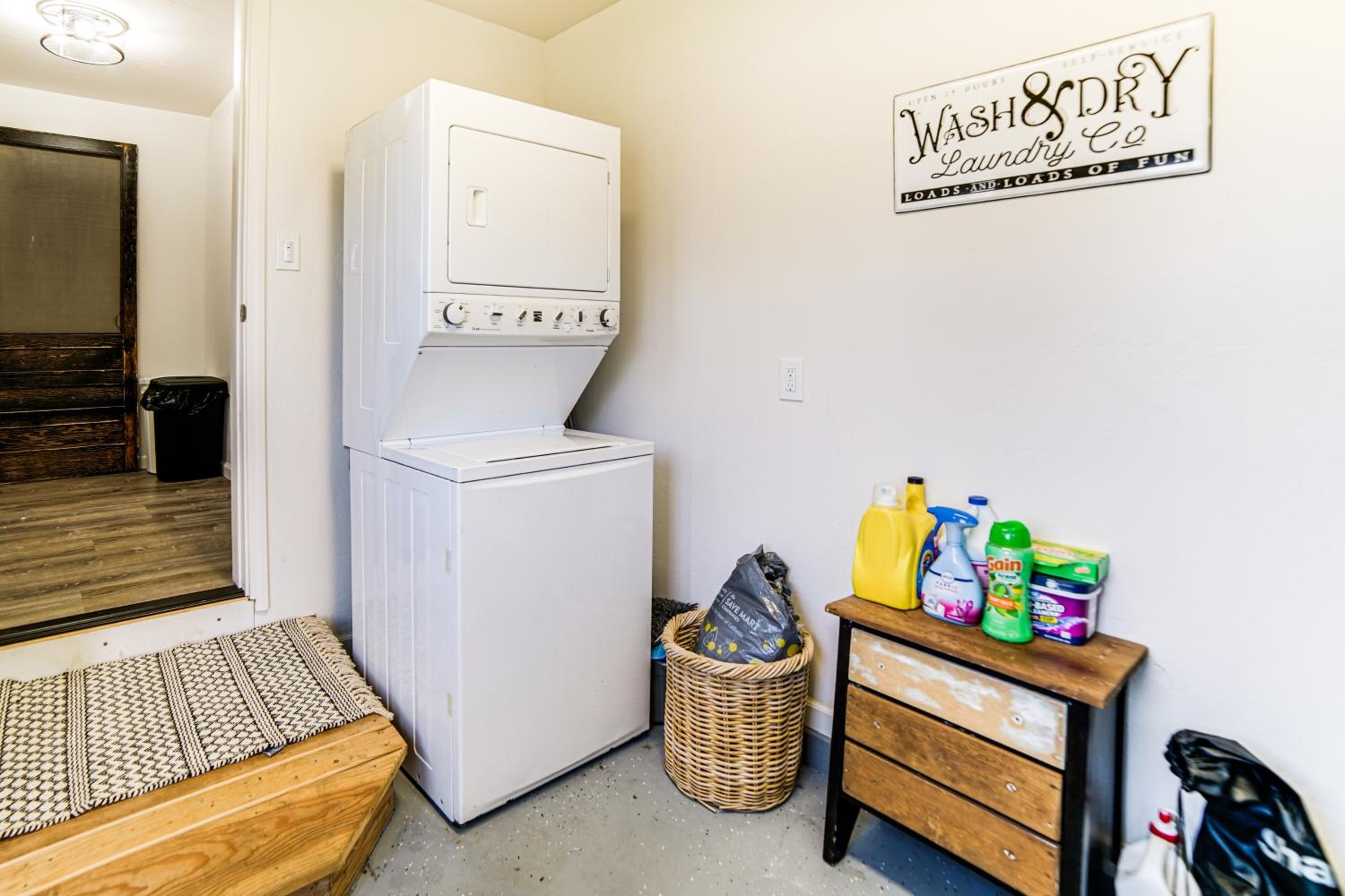 2 Mi to Clear Lake Pet-Friendly Lakeport Retreat!