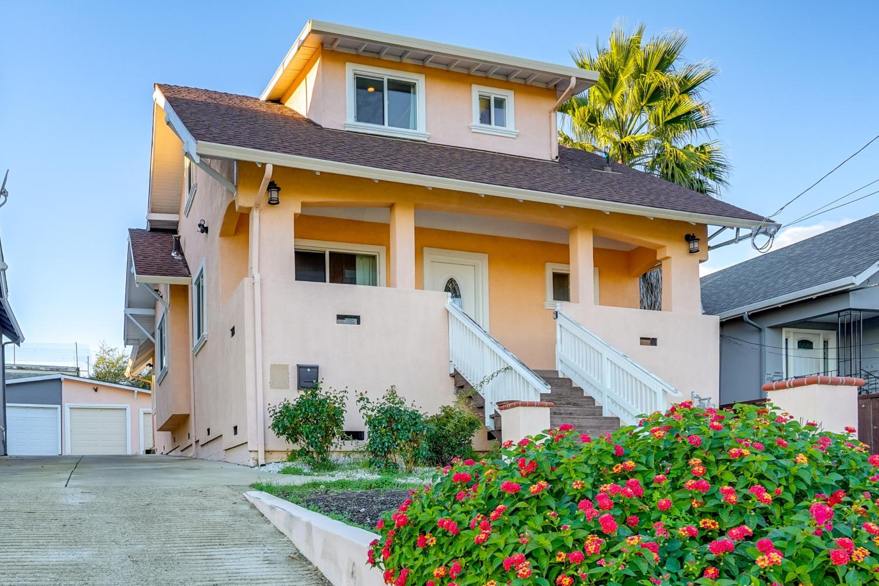 5 Mi to Jack London Square Apt with Shared Yard