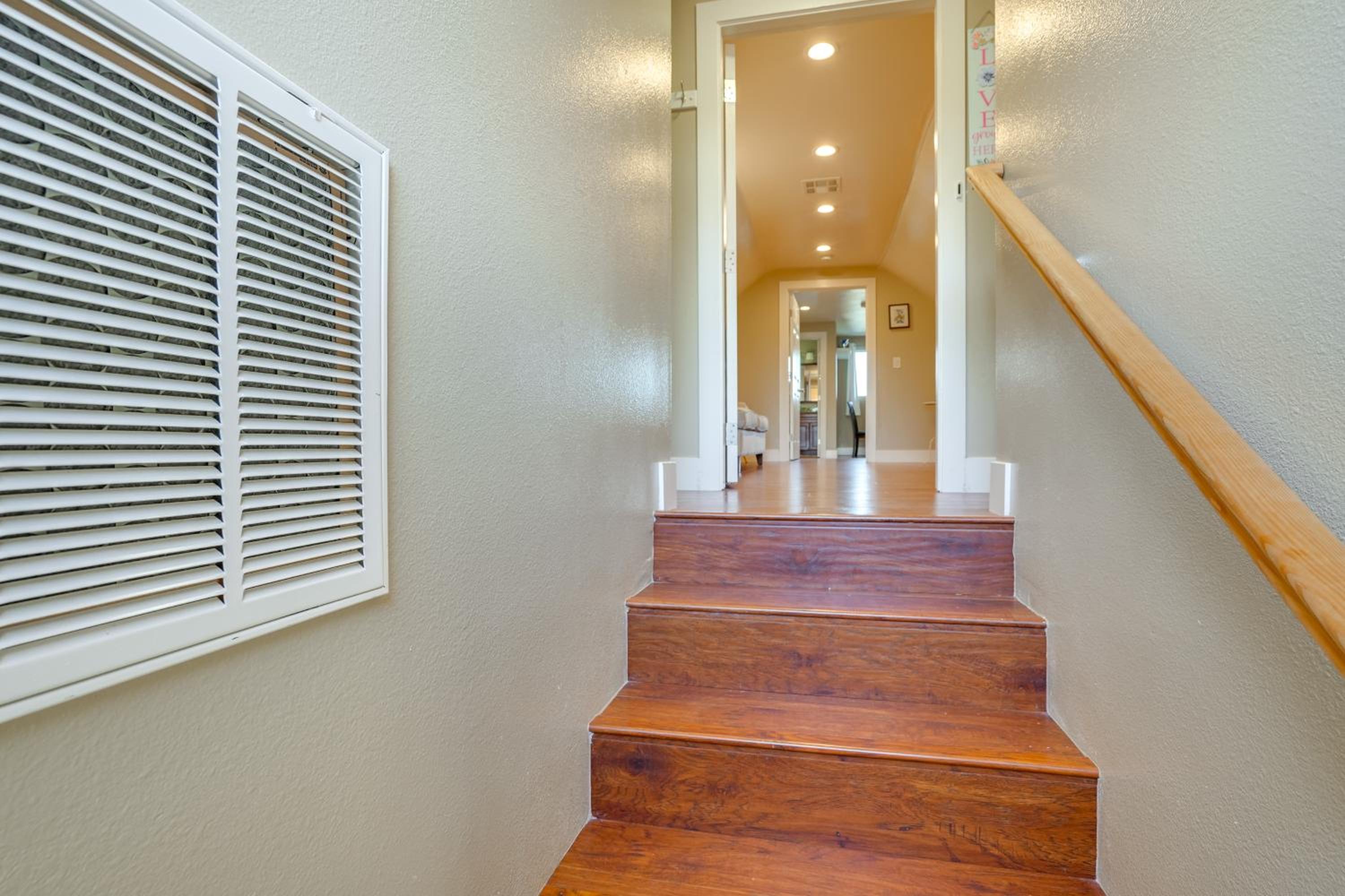 5 Mi to Jack London Square Apt with Shared Yard