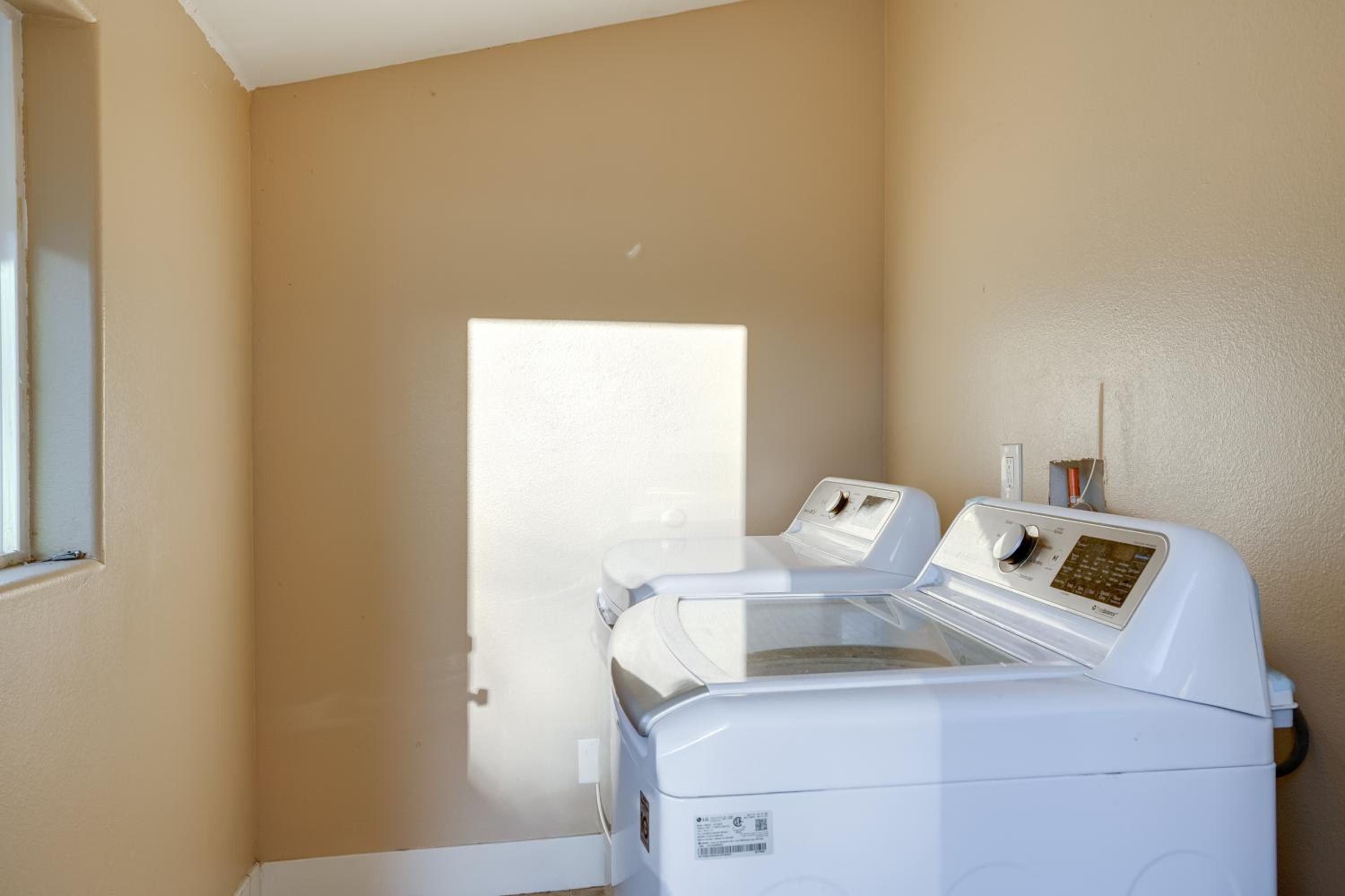 5 Mi to Jack London Square Apt with Shared Yard