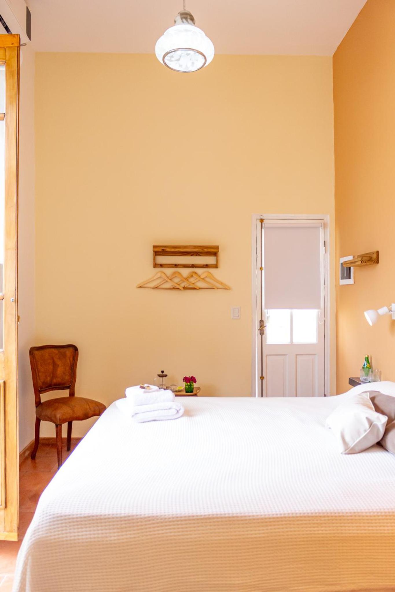 La Noire Petit hotel