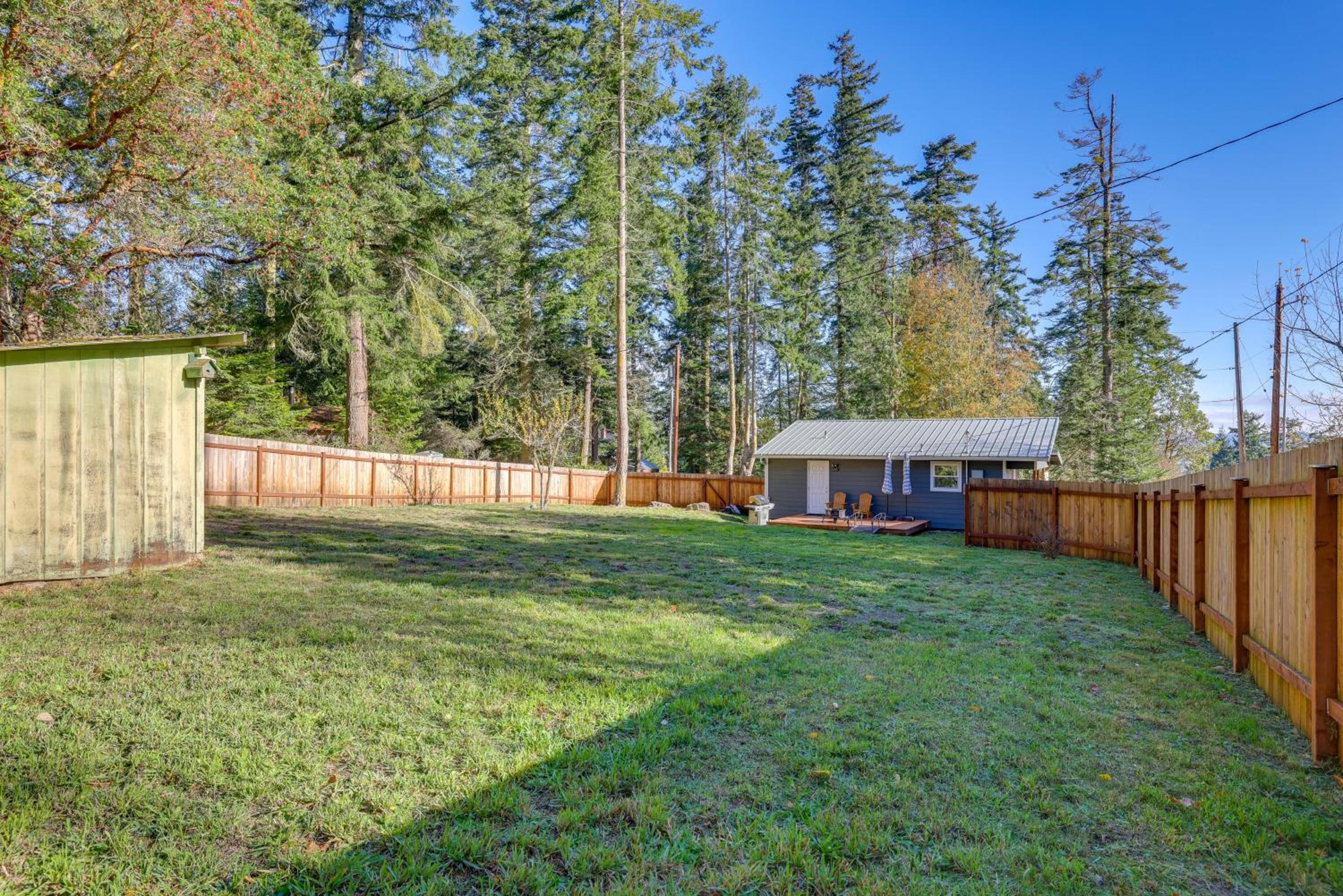 Hike and Relax Fireside Nordland Gem with Deck and Yard