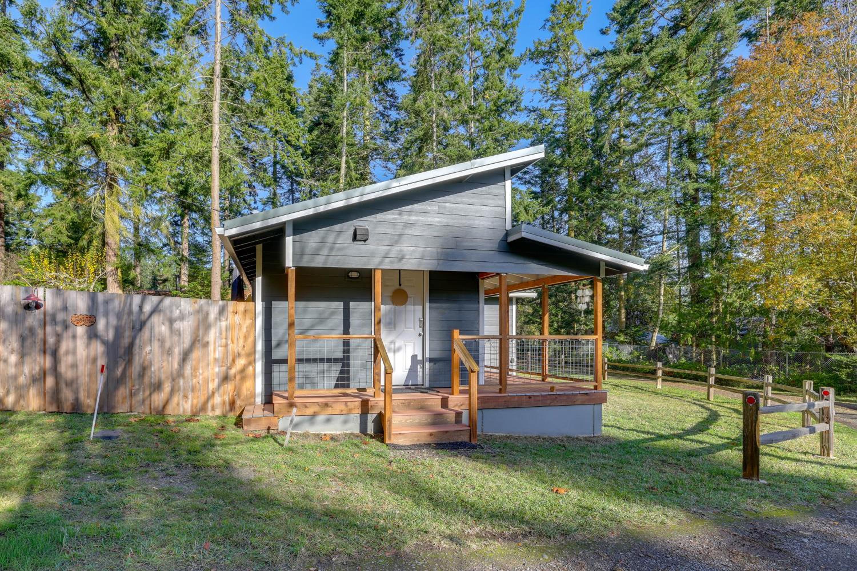 Hike and Relax Fireside Nordland Gem with Deck and Yard
