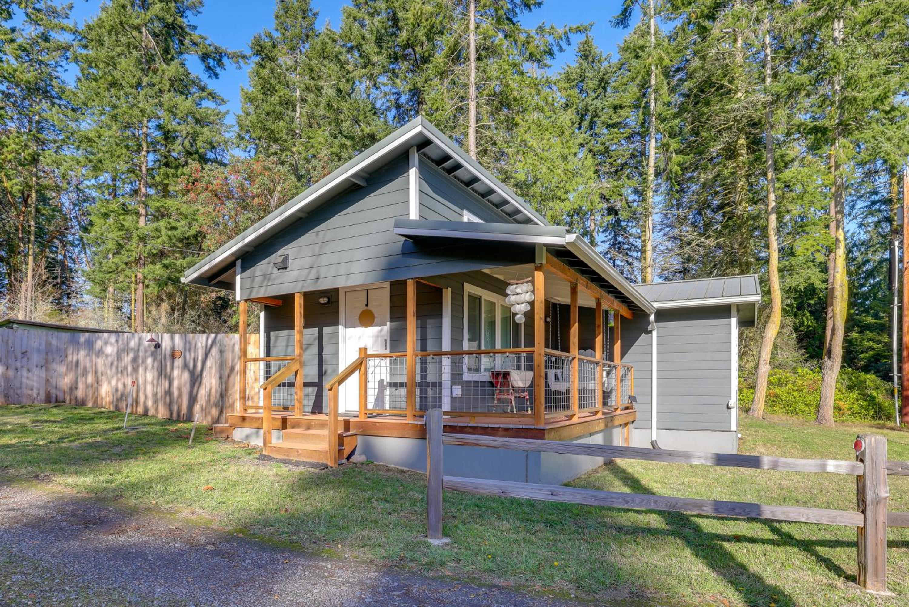 Hike and Relax Fireside Nordland Gem with Deck and Yard