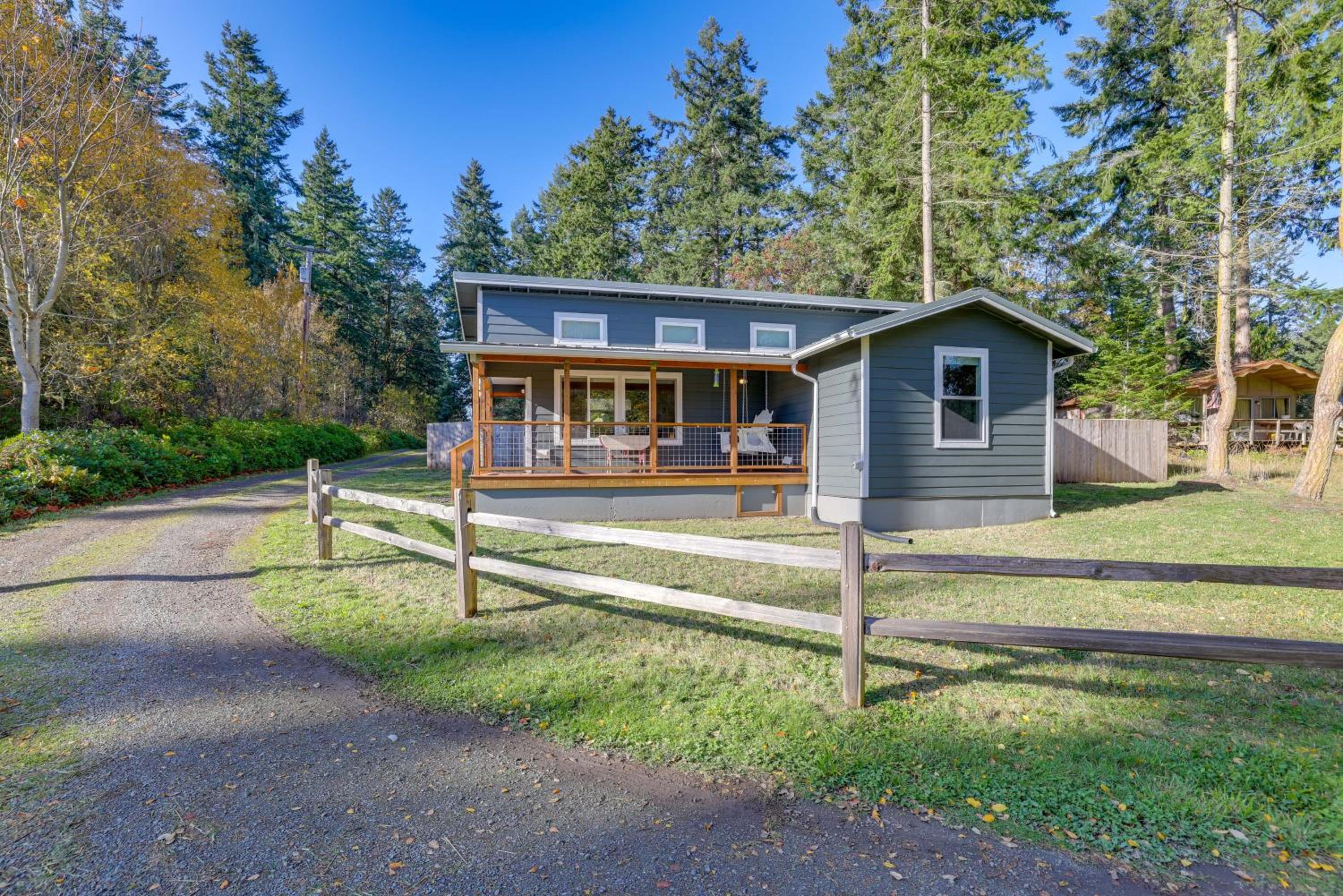 Hike and Relax Fireside Nordland Gem with Deck and Yard
